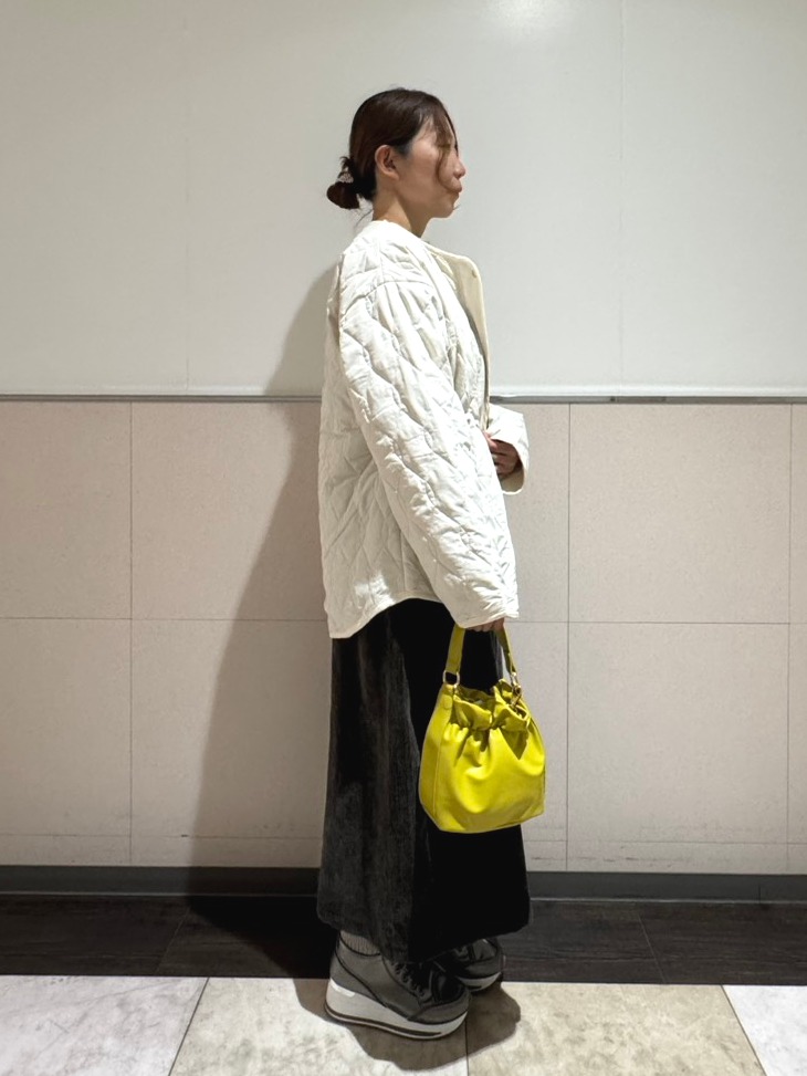 ジュンさんの「SHOO･LA･RUE｜【撥水/S-LL/洗濯機可】ウエスト絞れる キルト中綿ジャケット」を使ったコーディネート