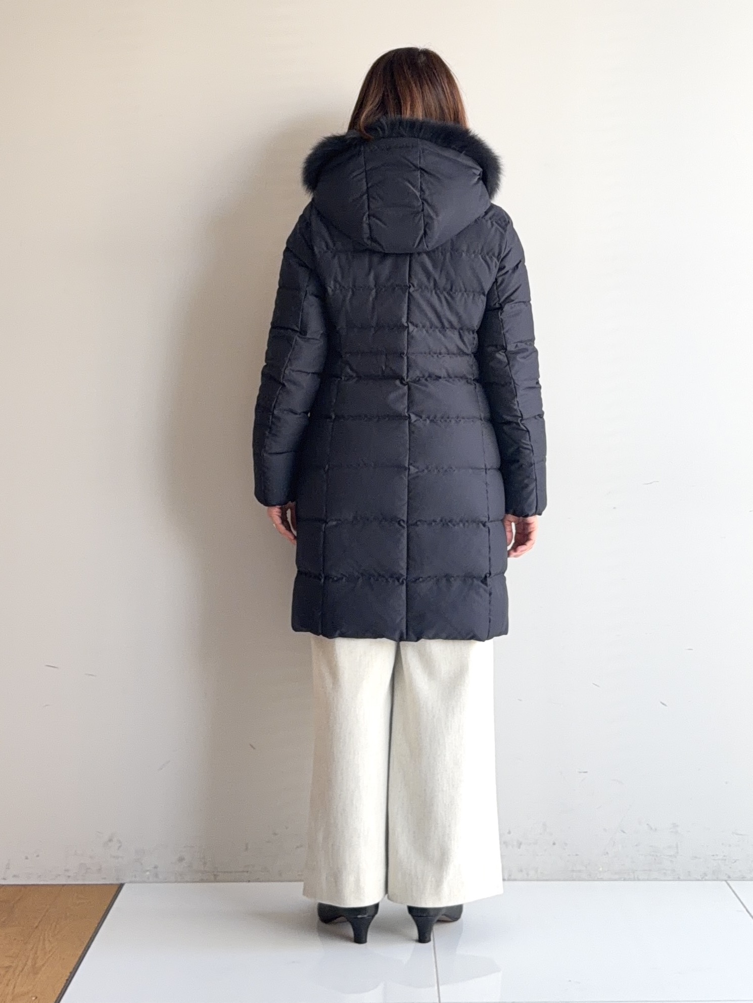 murayamaさんの「INDIVI｜【名品／撥水／抗菌防臭】ロング丈リサイクルダウンコート」を使ったコーディネート