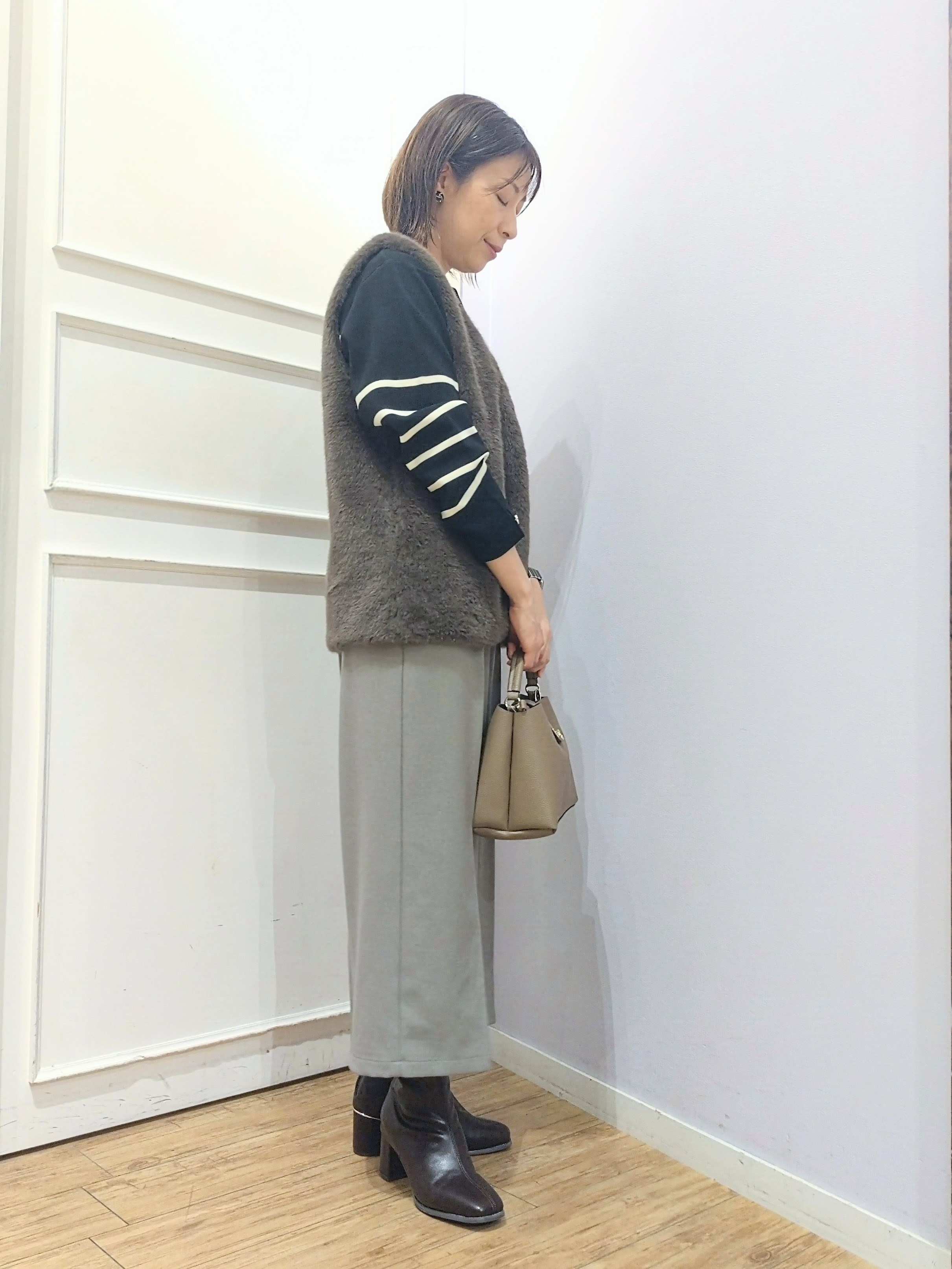 miomioさんの「SHOO･LA･RUE｜重ねるだけでこなれコーデに ふわふわフェイクファーベスト」を使ったコーディネート