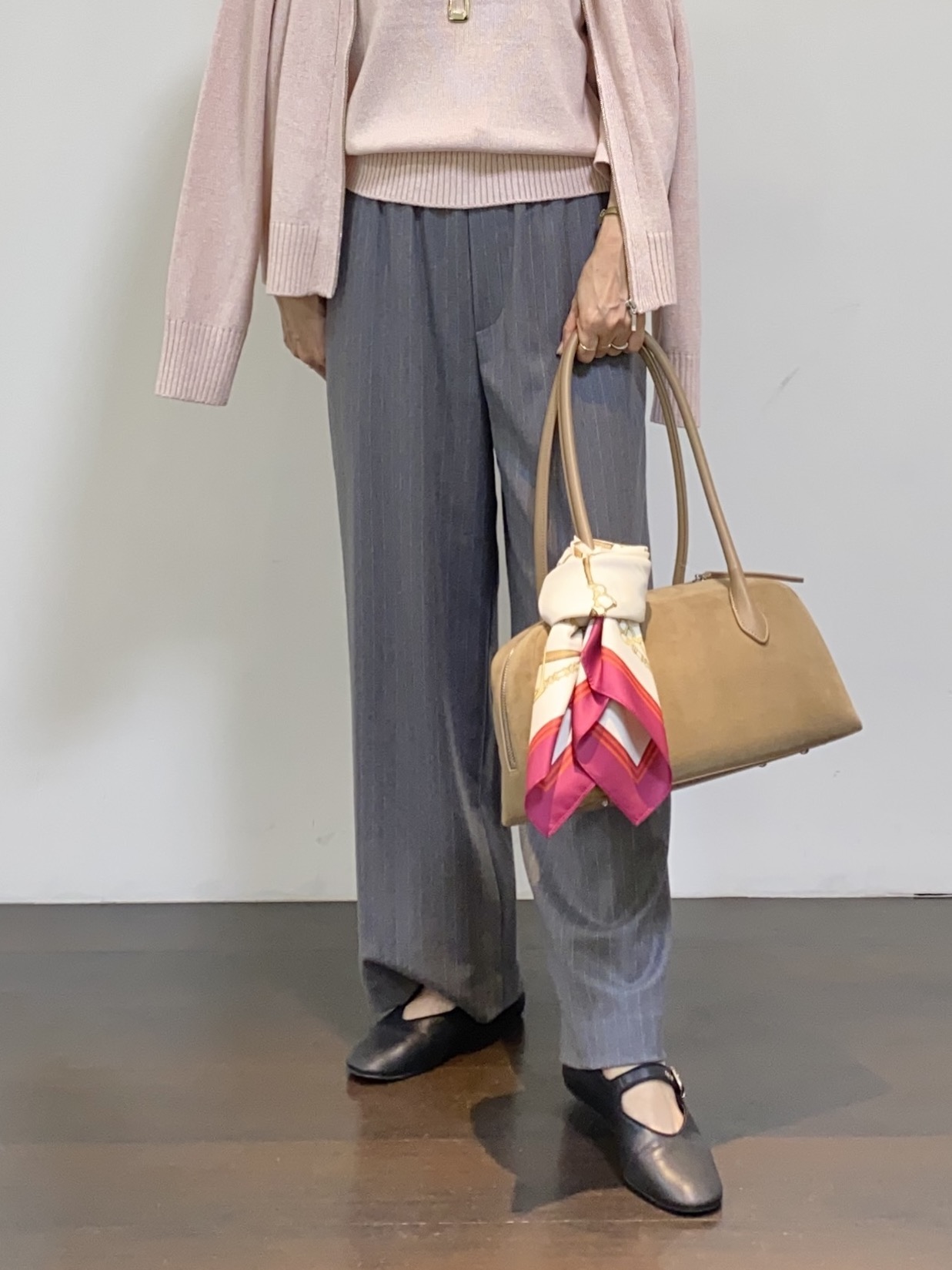 tomoさんの「UNTITLED｜【店頭人気！】杢調ジップカーディガン」を使ったコーディネート