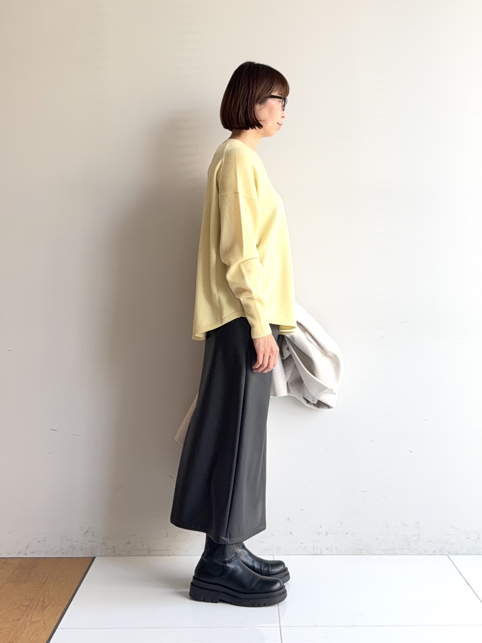 murayamaさんの「INDIVI｜【トレンド感◎／大人の光沢感】レザー調ナロースカート」を使ったコーディネート