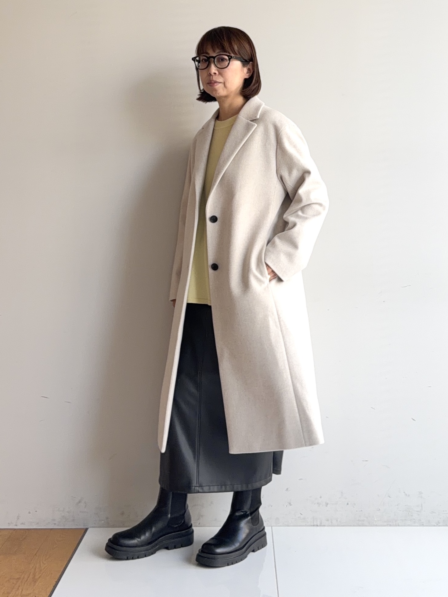 murayamaさんの「INDIVI｜【トレンド感◎／大人の光沢感】レザー調ナロースカート」を使ったコーディネート