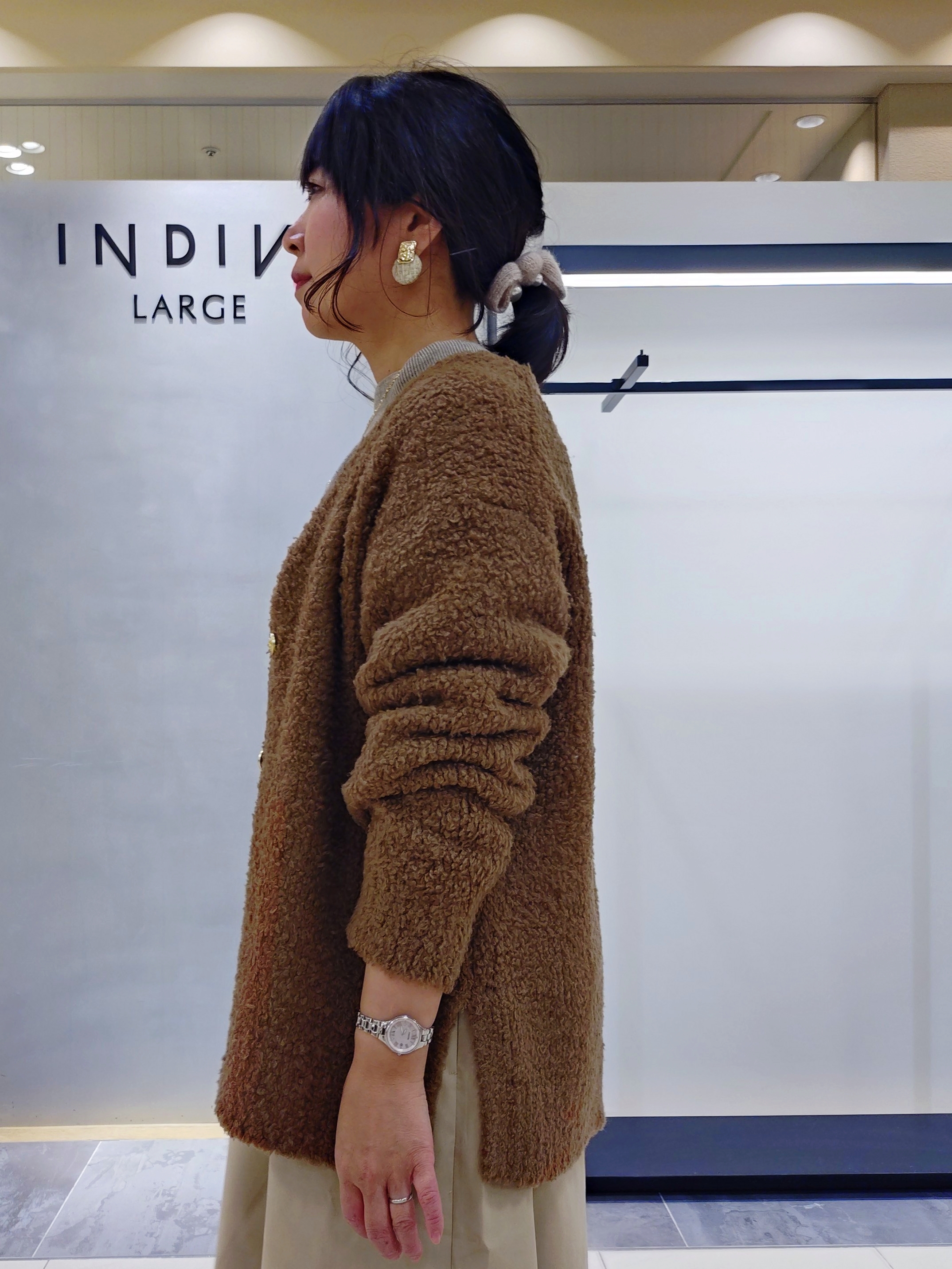 TOMOMIさんの「INDIVI｜【選べるトップ】2連風チェーンネックレス」を使ったコーディネート