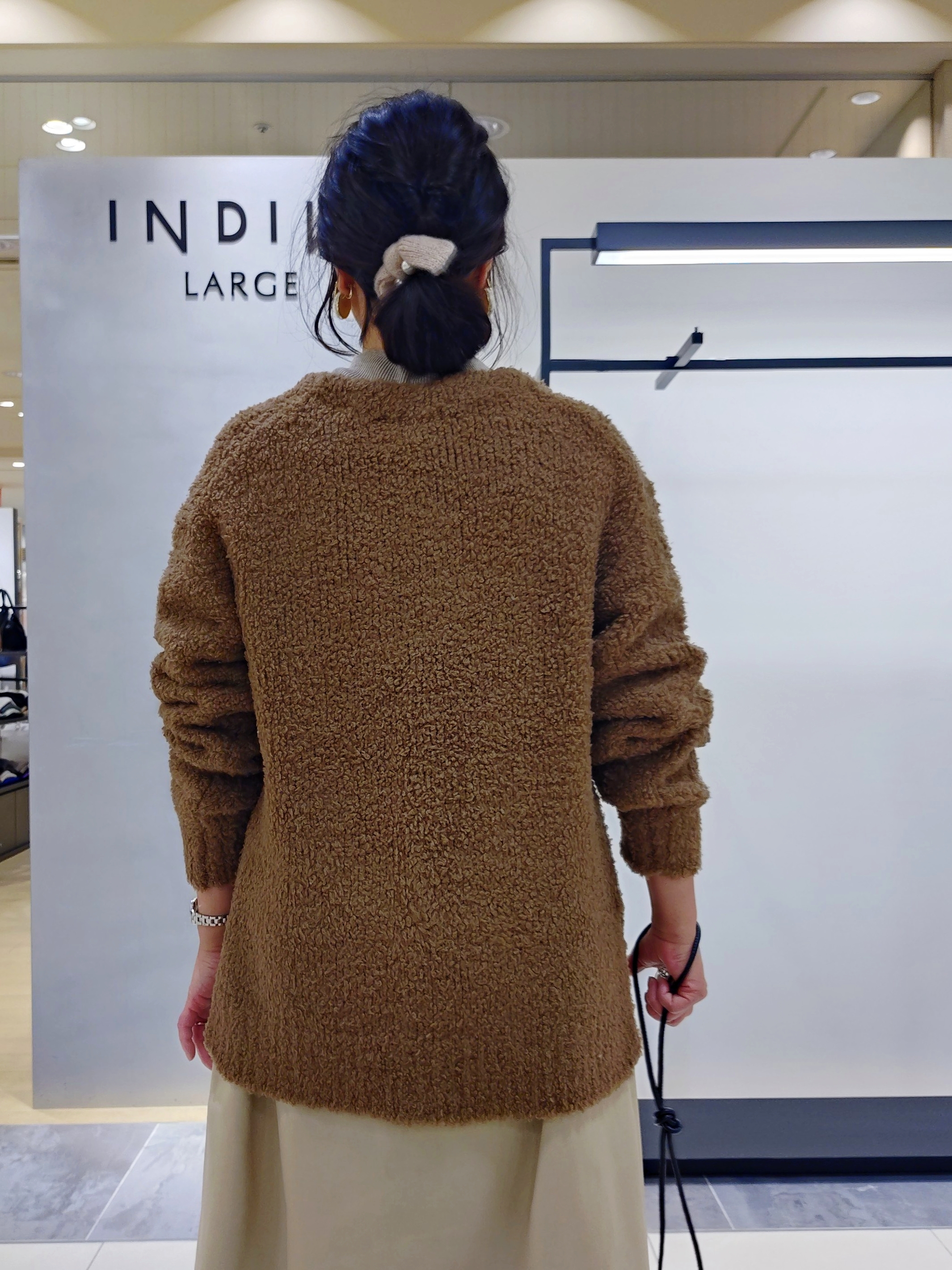 TOMOMIさんの「INDIVI｜【選べるトップ】2連風チェーンネックレス」を使ったコーディネート