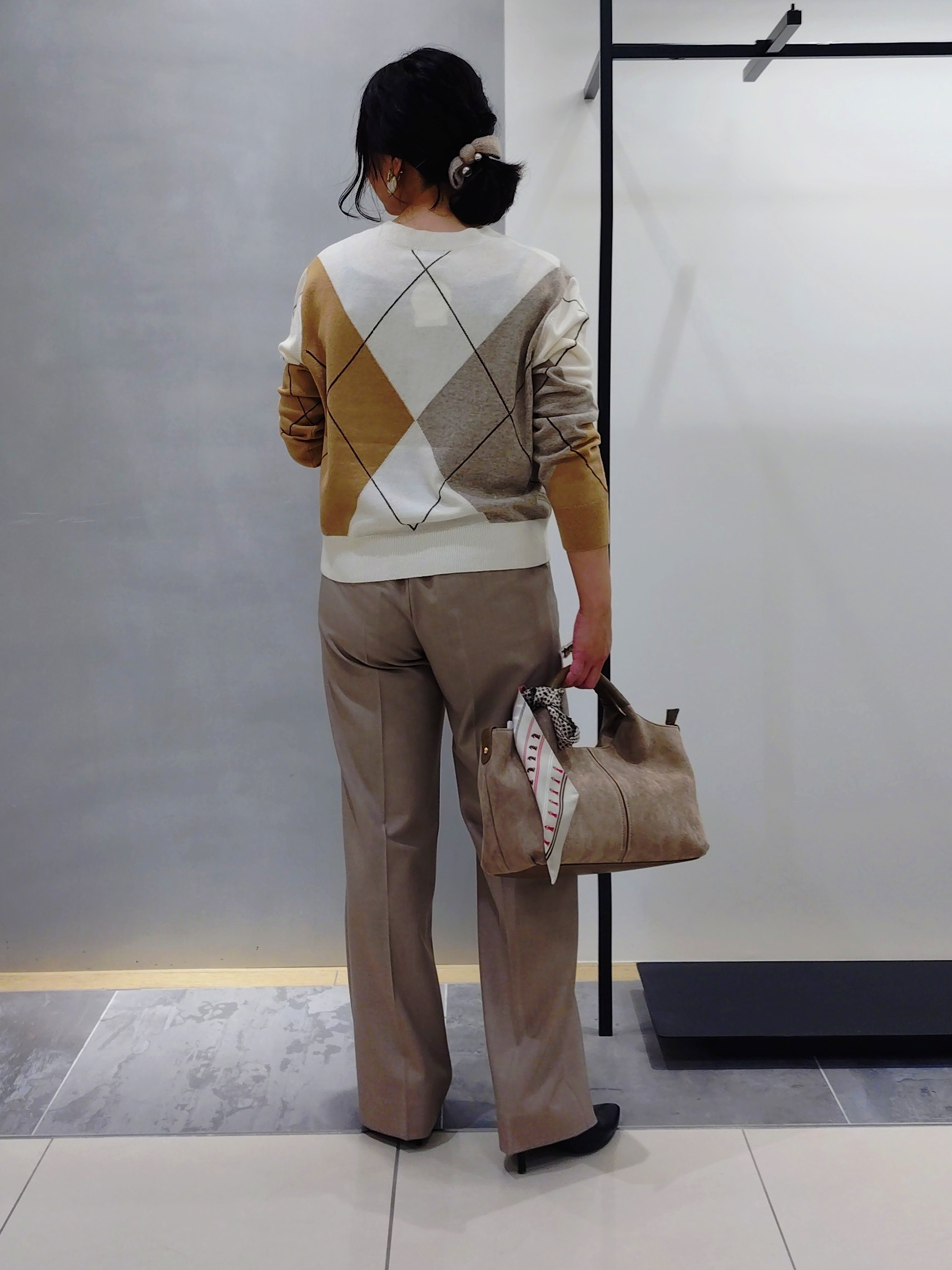 TOMOMIさんの「INDIVI｜【2柄展開】柄デザインスカーフ」を使ったコーディネート
