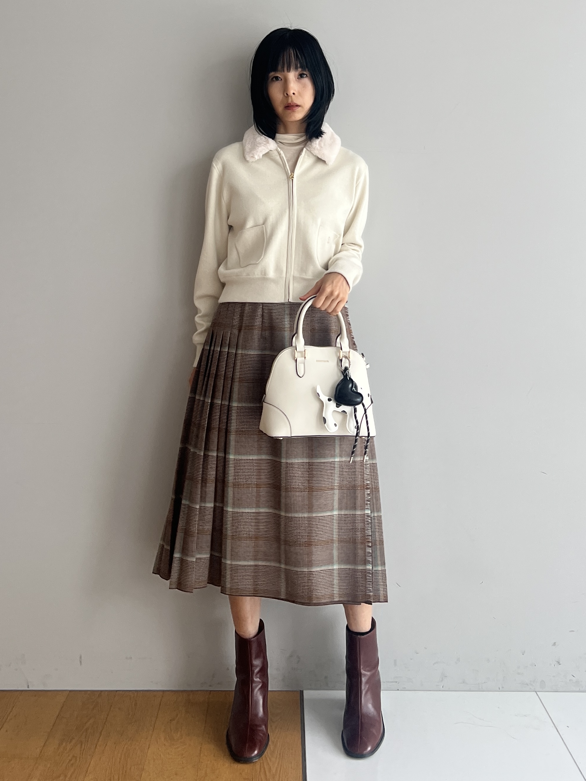 misaさんの「DRESSTERIOR｜【STORY11月号掲載】モノトーンドッグチャーム」を使ったコーディネート
