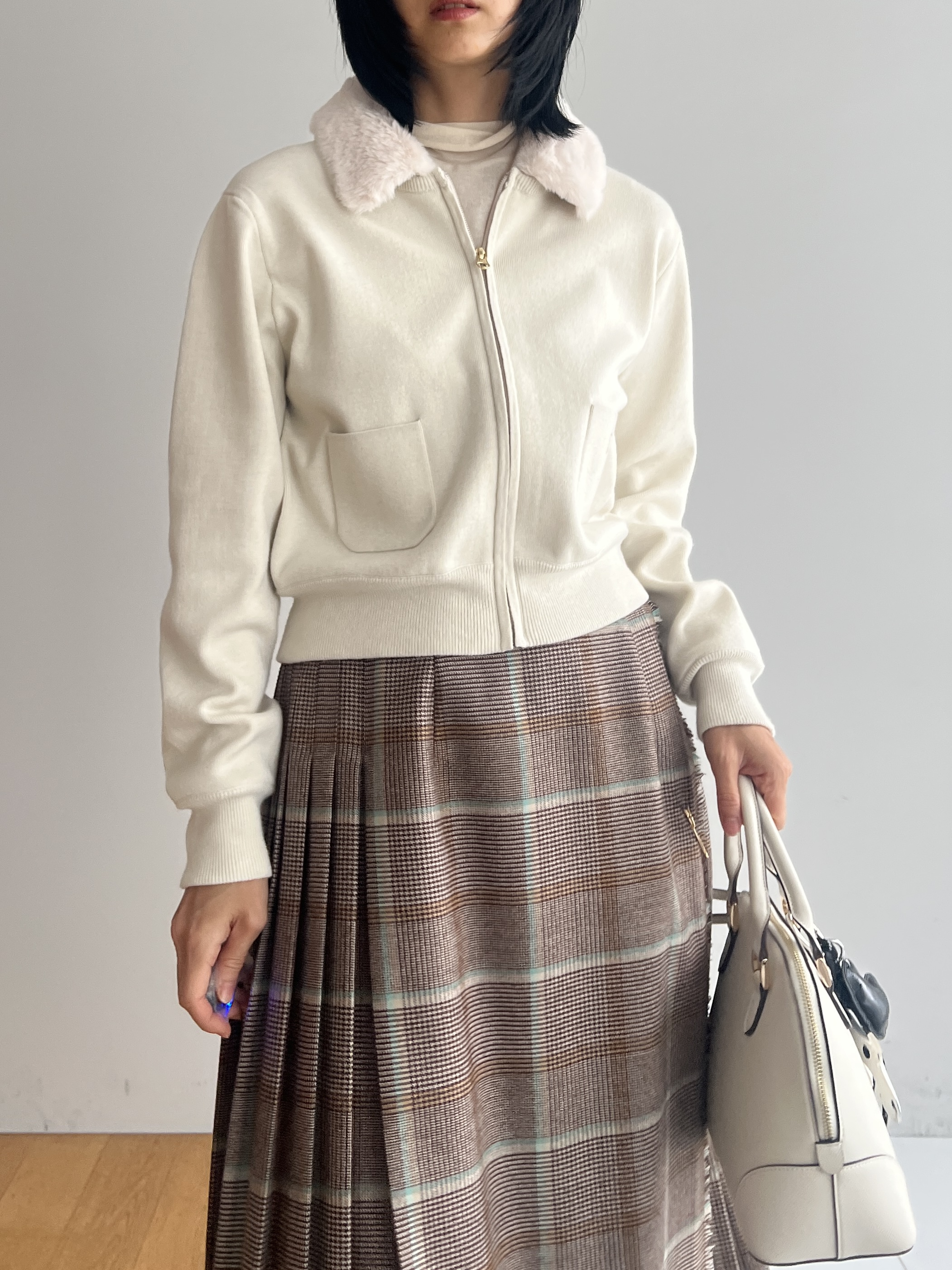 misaさんの「DRESSTERIOR｜【STORY11月号掲載】モノトーンドッグチャーム」を使ったコーディネート