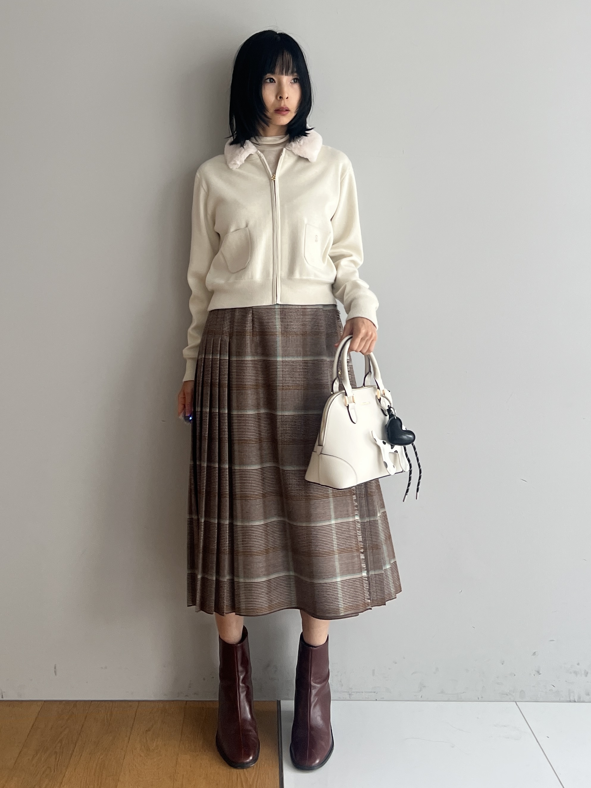 misaさんの「DRESSTERIOR｜【STORY11月号掲載】モノトーンドッグチャーム」を使ったコーディネート