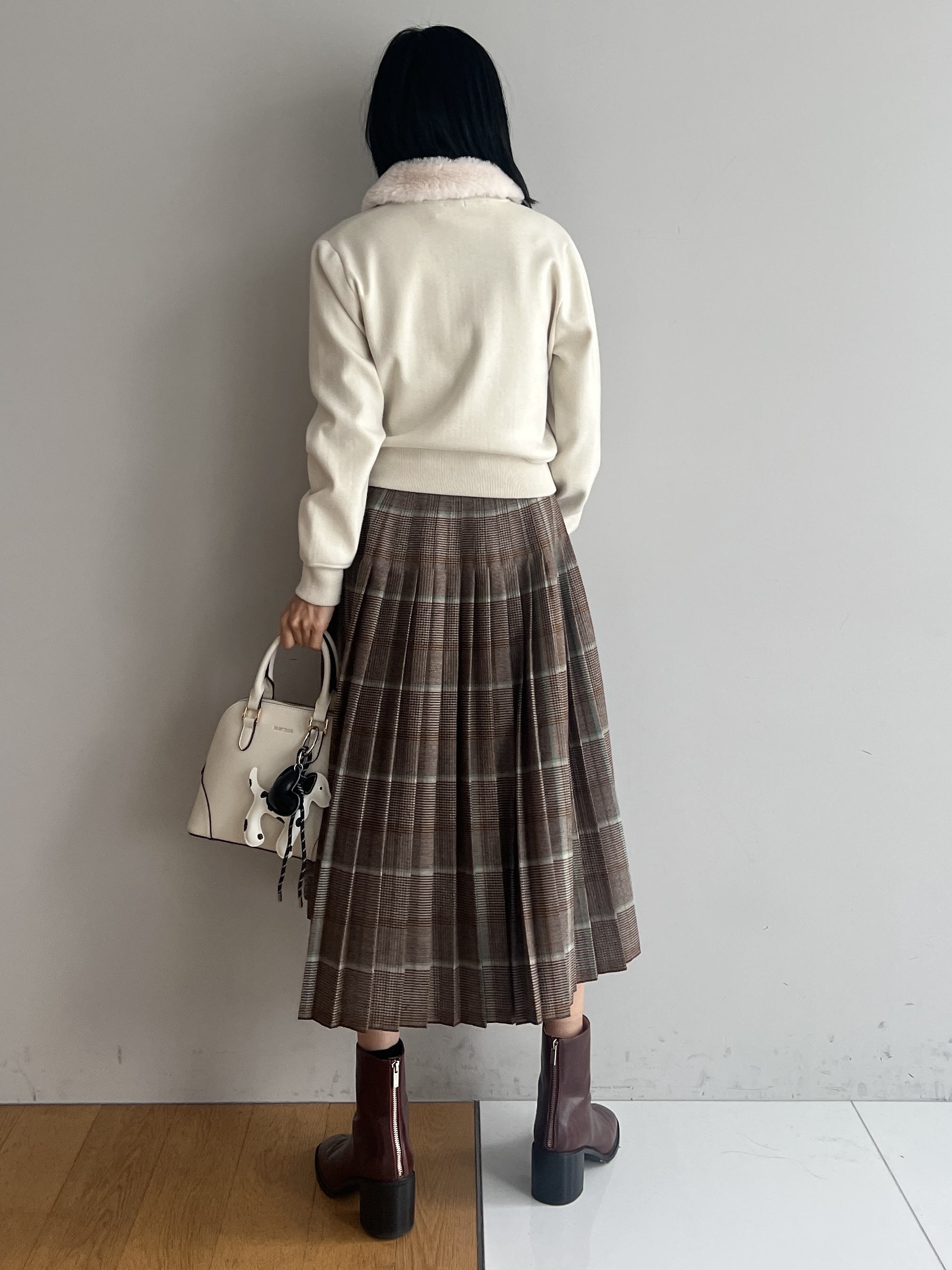 misaさんの「DRESSTERIOR｜【STORY11月号掲載】モノトーンドッグチャーム」を使ったコーディネート