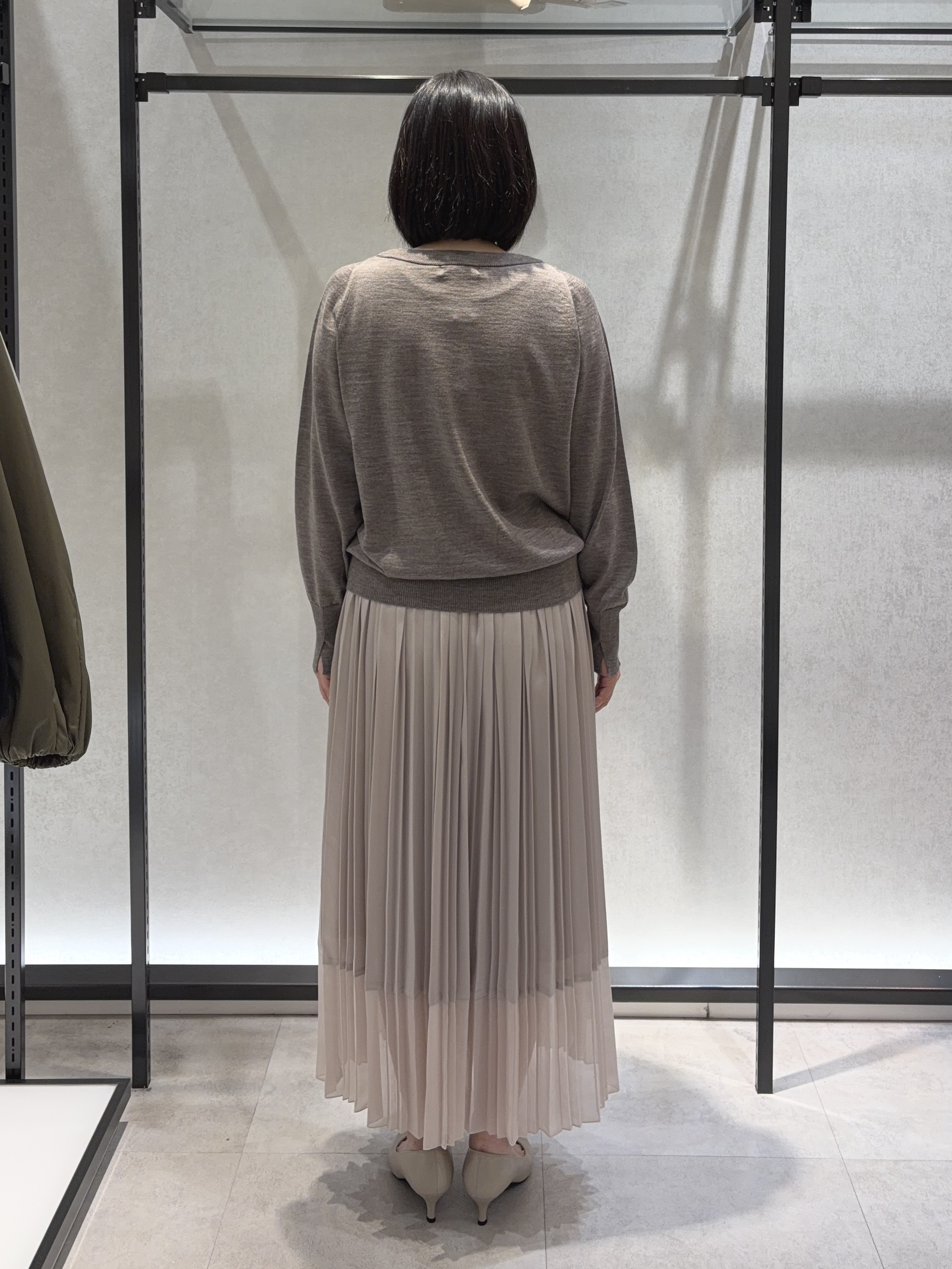 わたなべさんの「UNTITLED｜【アンサンブル可能/オンオフ使える】シルクウールカシミヤプルオーバー」を使ったコーディネート
