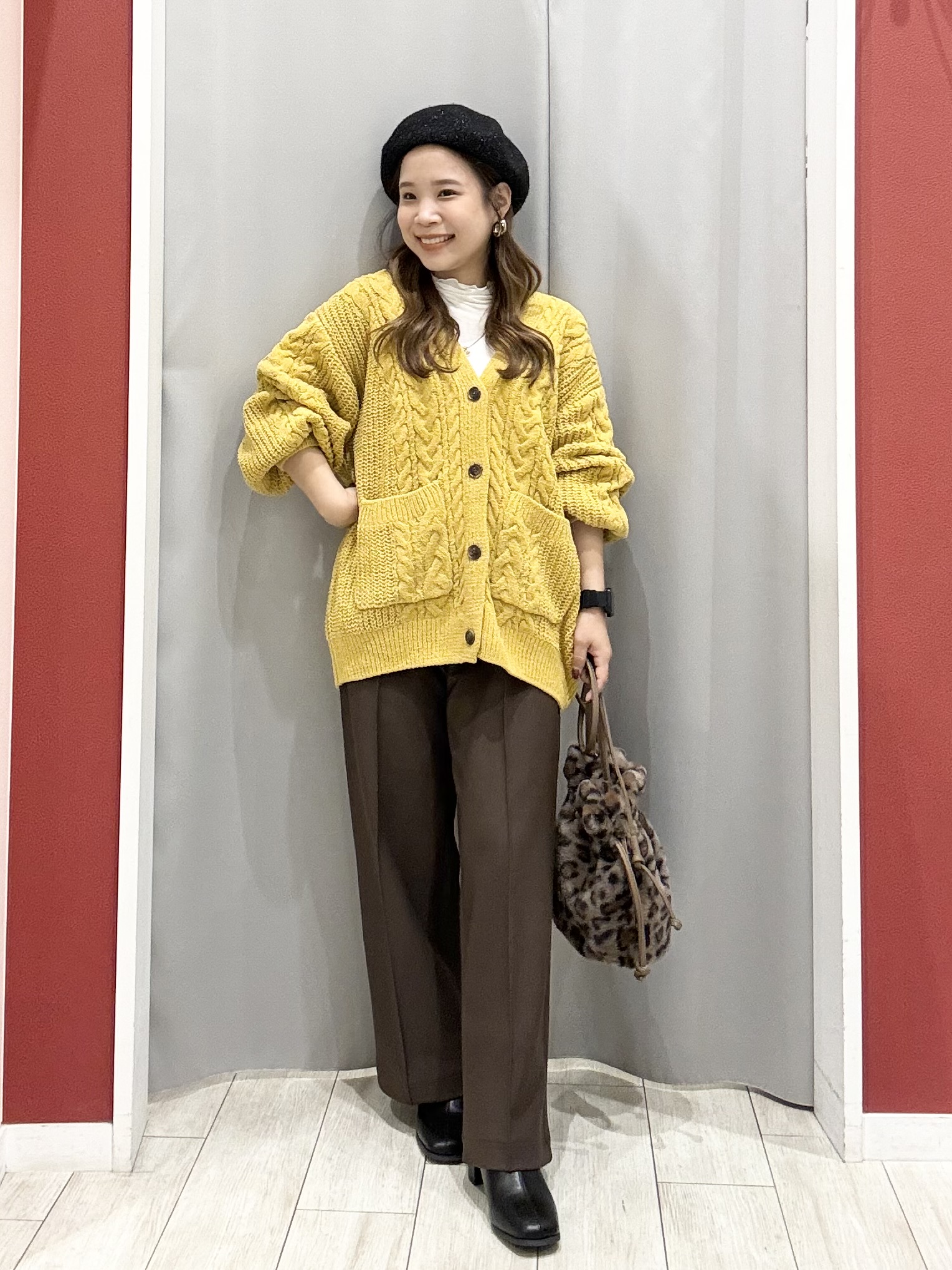 shioさんの「SHOO･LA･RUE｜【洗濯機可】もこもちモールケーブル Vネックカーディガン」を使ったコーディネート