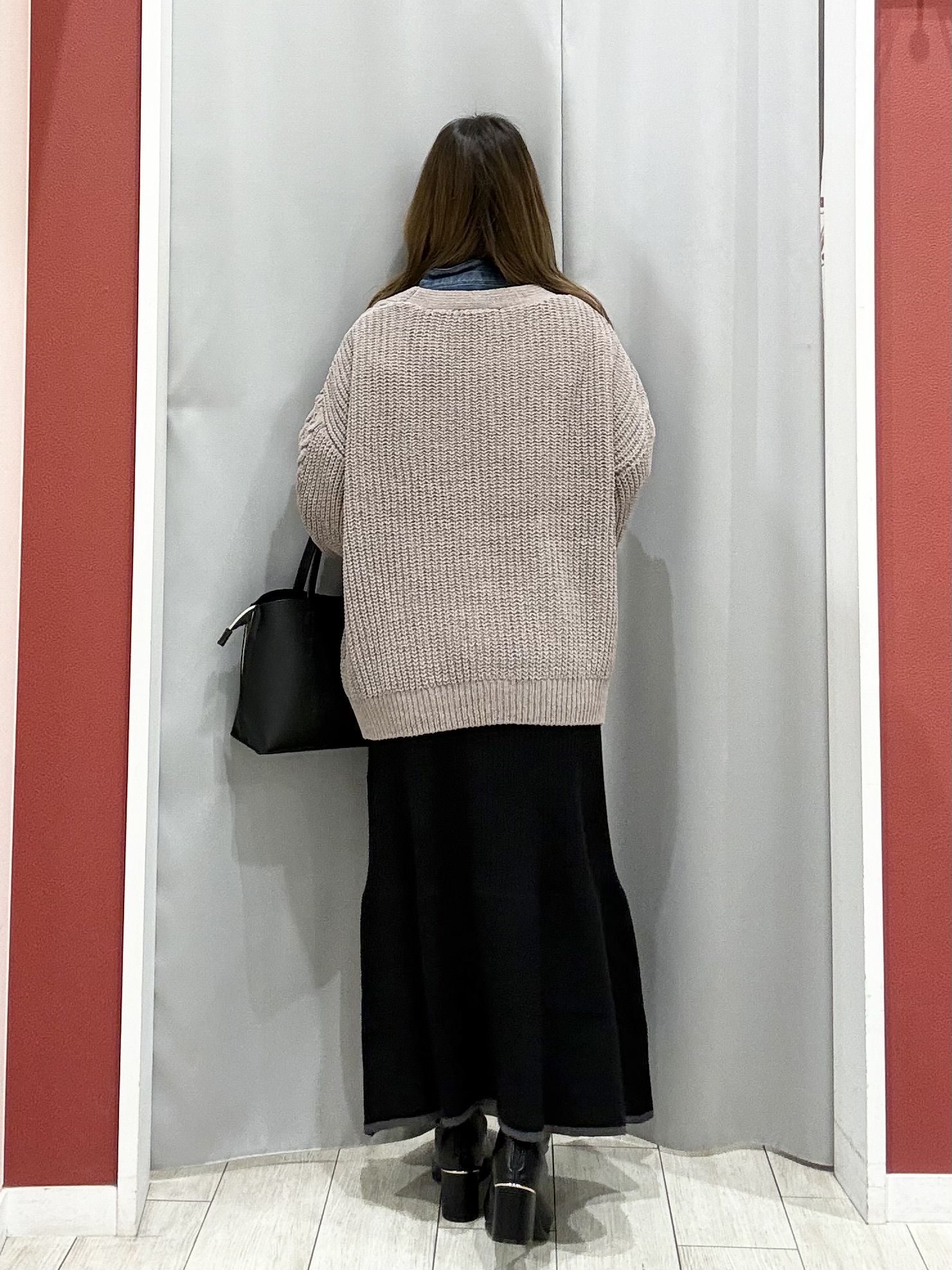 shioさんの「SHOO･LA･RUE｜【洗濯機可】もこもちモールケーブル Vネックカーディガン」を使ったコーディネート