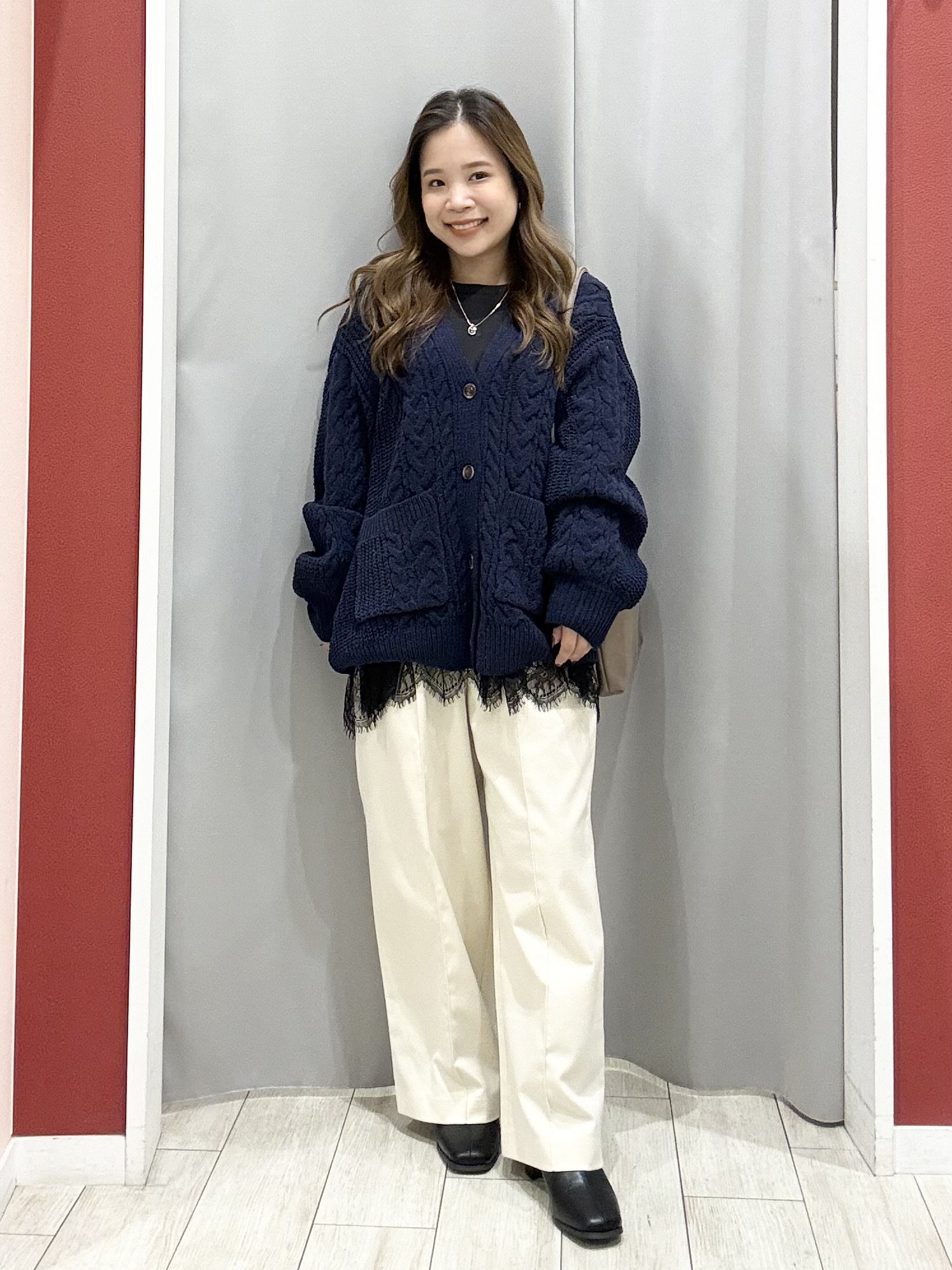 shioさんの「SHOO･LA･RUE｜【洗濯機可】もこもちモールケーブル Vネックカーディガン」を使ったコーディネート