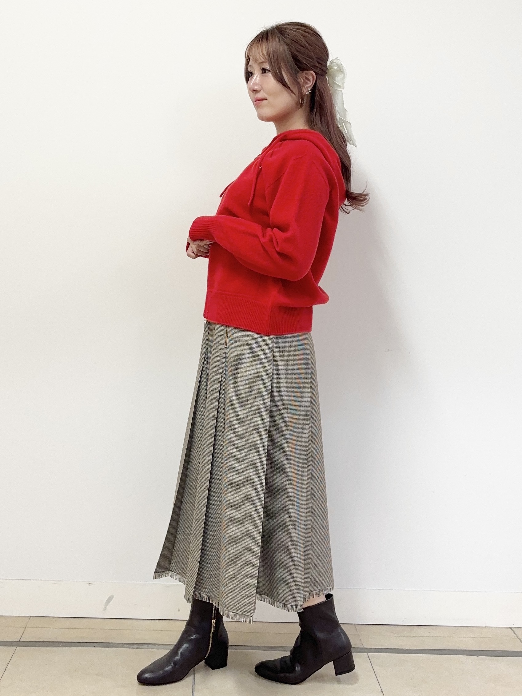 Rinaさんの「DRESSTERIOR｜【STORY11月号掲載】ワイドプリーツガンクラブチェックスカート」を使ったコーディネート