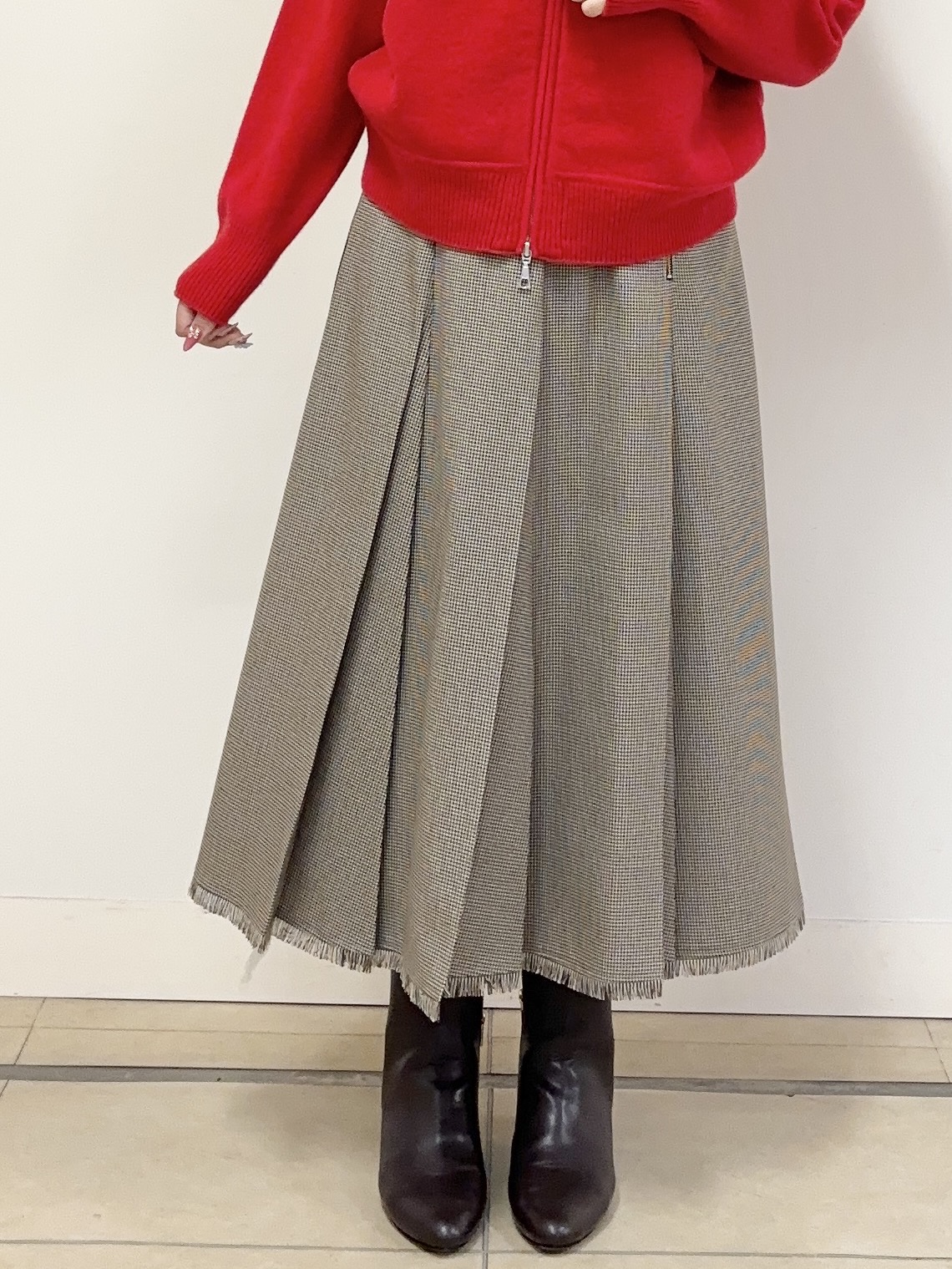 Rinaさんの「DRESSTERIOR｜【STORY11月号掲載】ワイドプリーツガンクラブチェックスカート」を使ったコーディネート