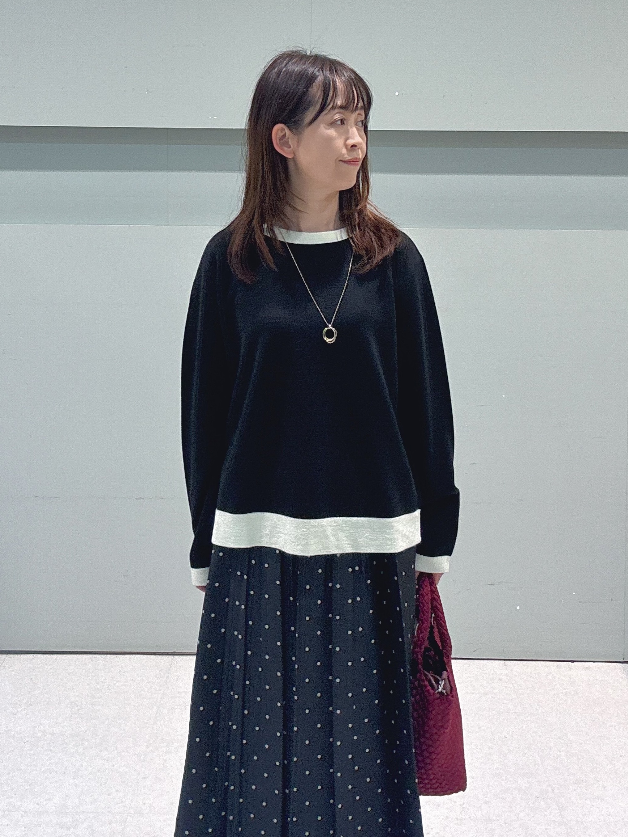 makiさんの「UNTITLED｜【アンサンブル可/上品映え】モールラインクルーネックニット」を使ったコーディネート