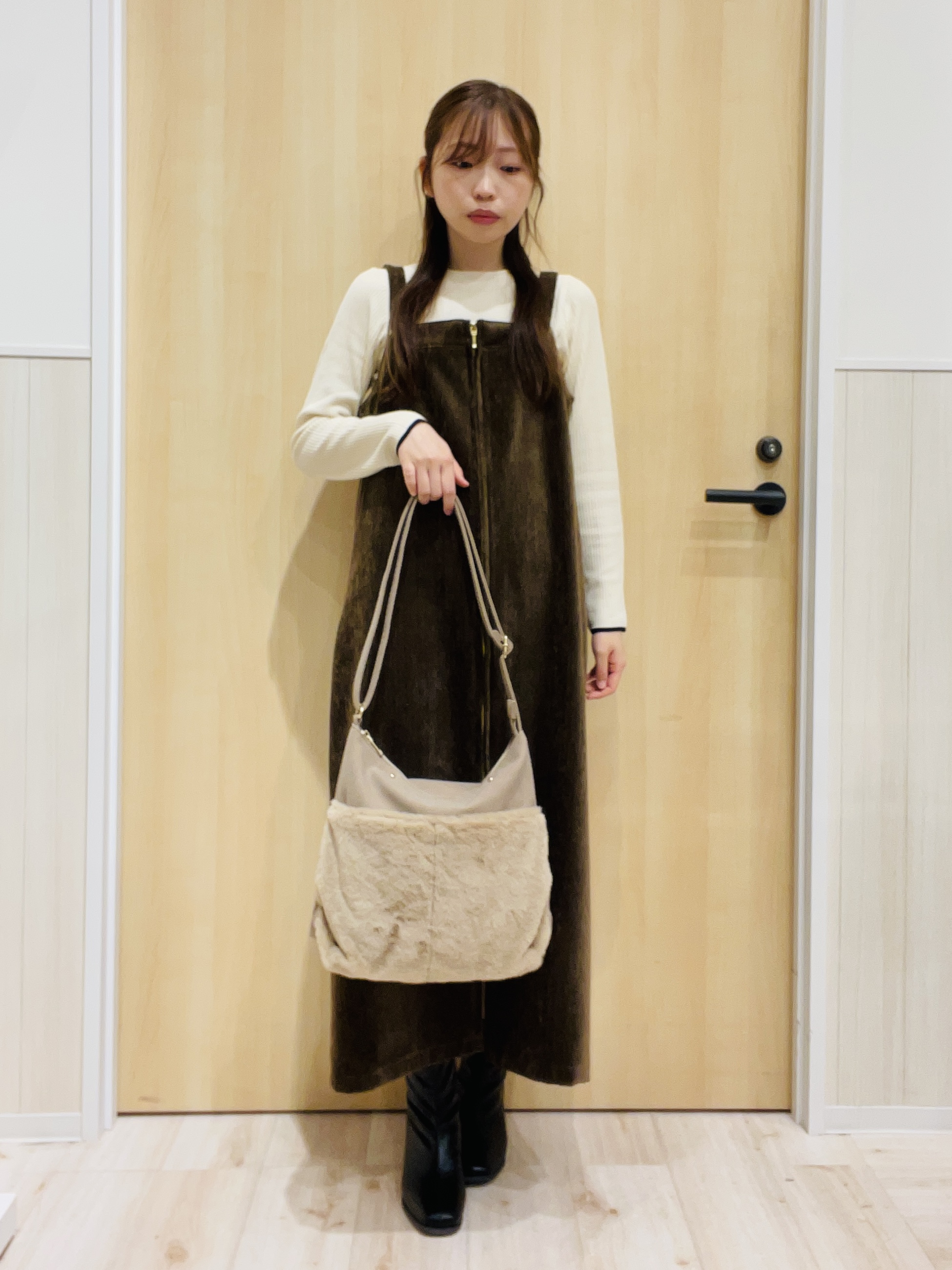 minamiさんの「SHOO･LA･RUE｜【毛玉になりにくい/S-LL/洗濯機可】ボートネックで首元美しく やわらかリブニット」を使ったコーディネート