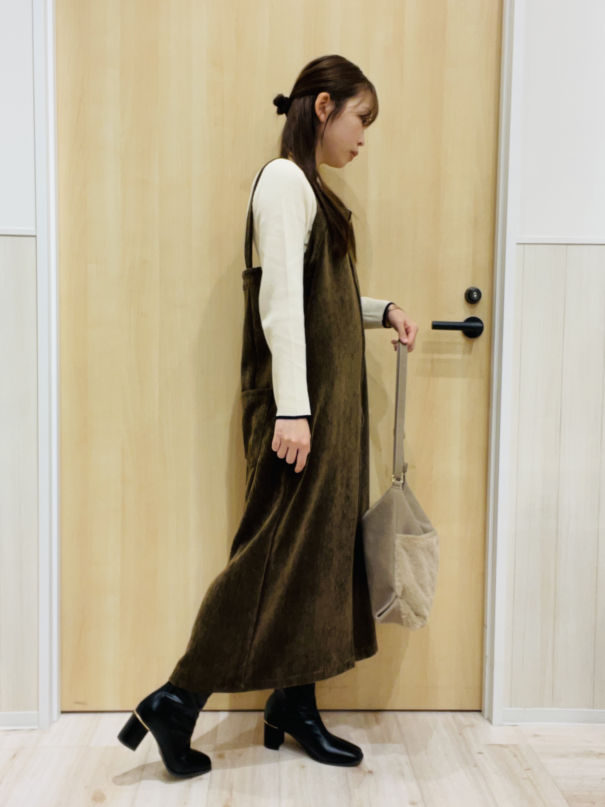 minamiさんの「SHOO･LA･RUE｜【毛玉になりにくい/S-LL/洗濯機可】ボートネックで首元美しく やわらかリブニット」を使ったコーディネート