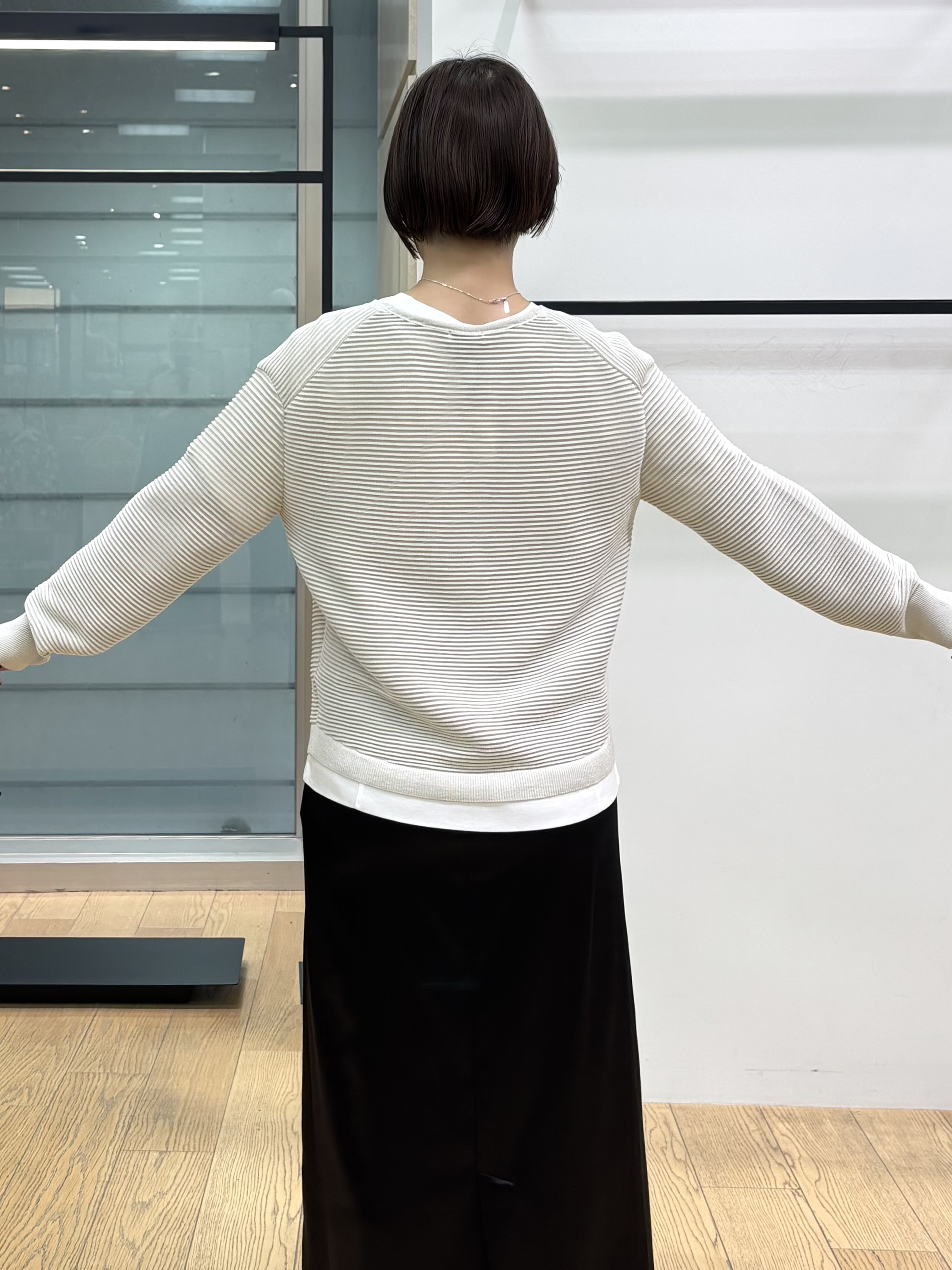 asamiさんの「INDIVI｜【ウール混／体型カバー】ラメガーター編み Vネックニット」を使ったコーディネート