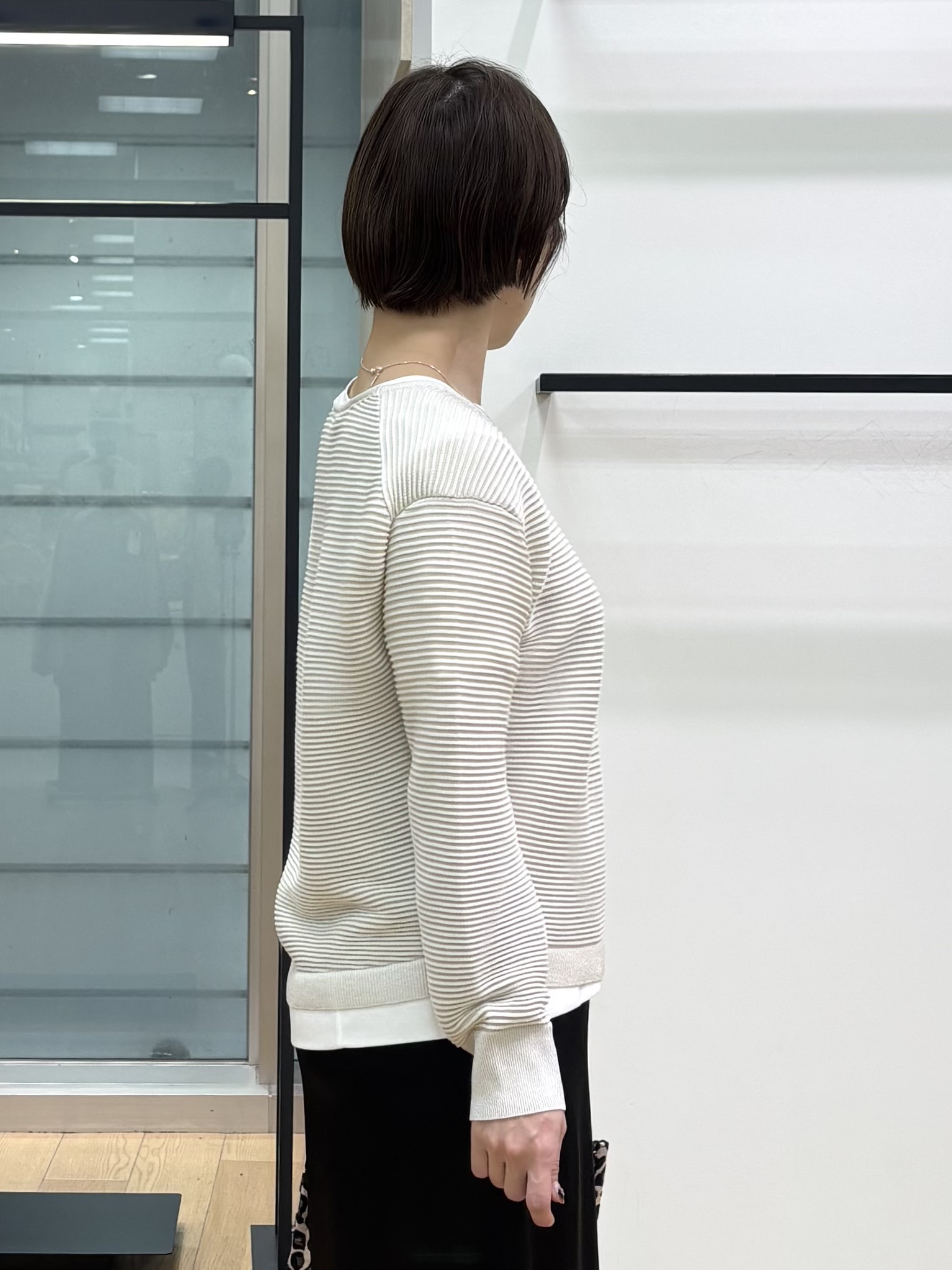 asamiさんの「INDIVI｜【ウール混／体型カバー】ラメガーター編み Vネックニット」を使ったコーディネート