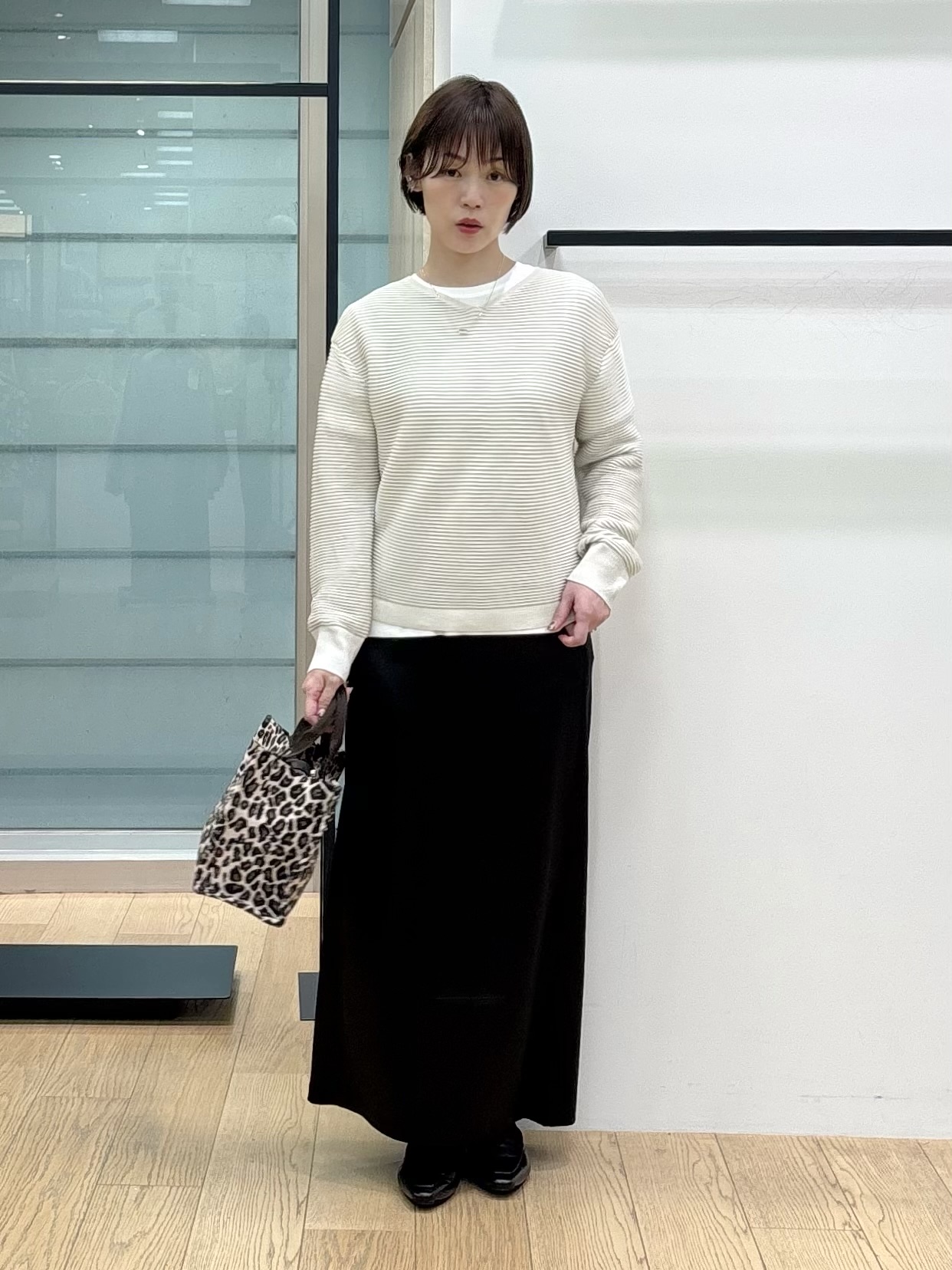 asamiさんの「INDIVI｜【ウール混／体型カバー】ラメガーター編み Vネックニット」を使ったコーディネート