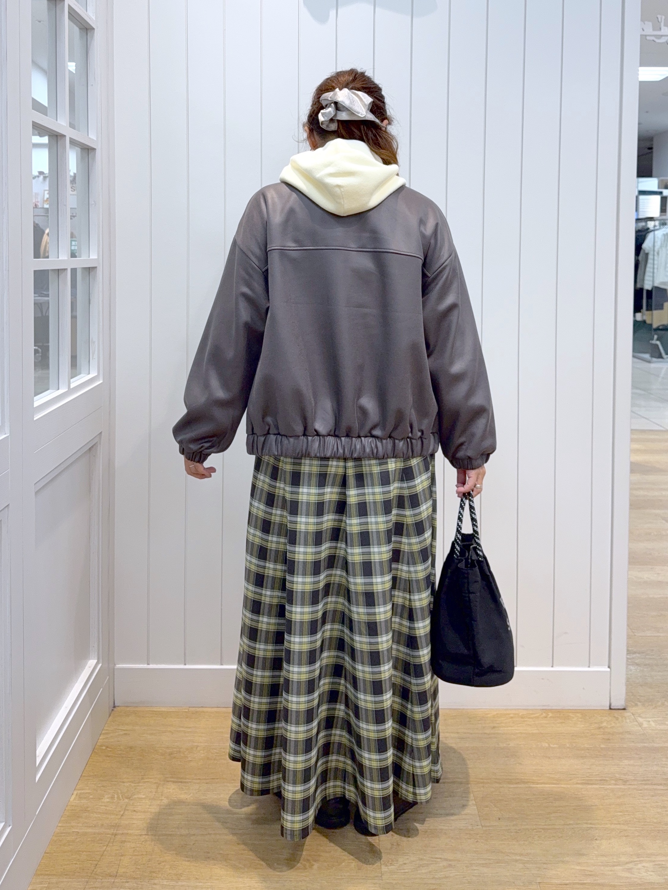 Osawaさんの「Dessin｜【店頭人気/洗える/秋羽織り】ノーカラースエードライクブルゾン」を使ったコーディネート