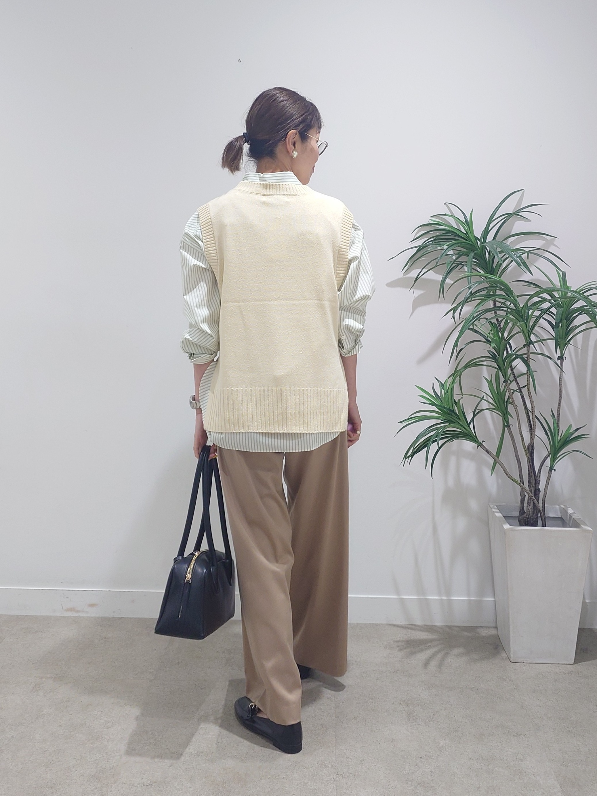 MUTSUKOさんの「UNTITLED｜【5色展開/手洗い可】ローシルクウールニットベスト」を使ったコーディネート