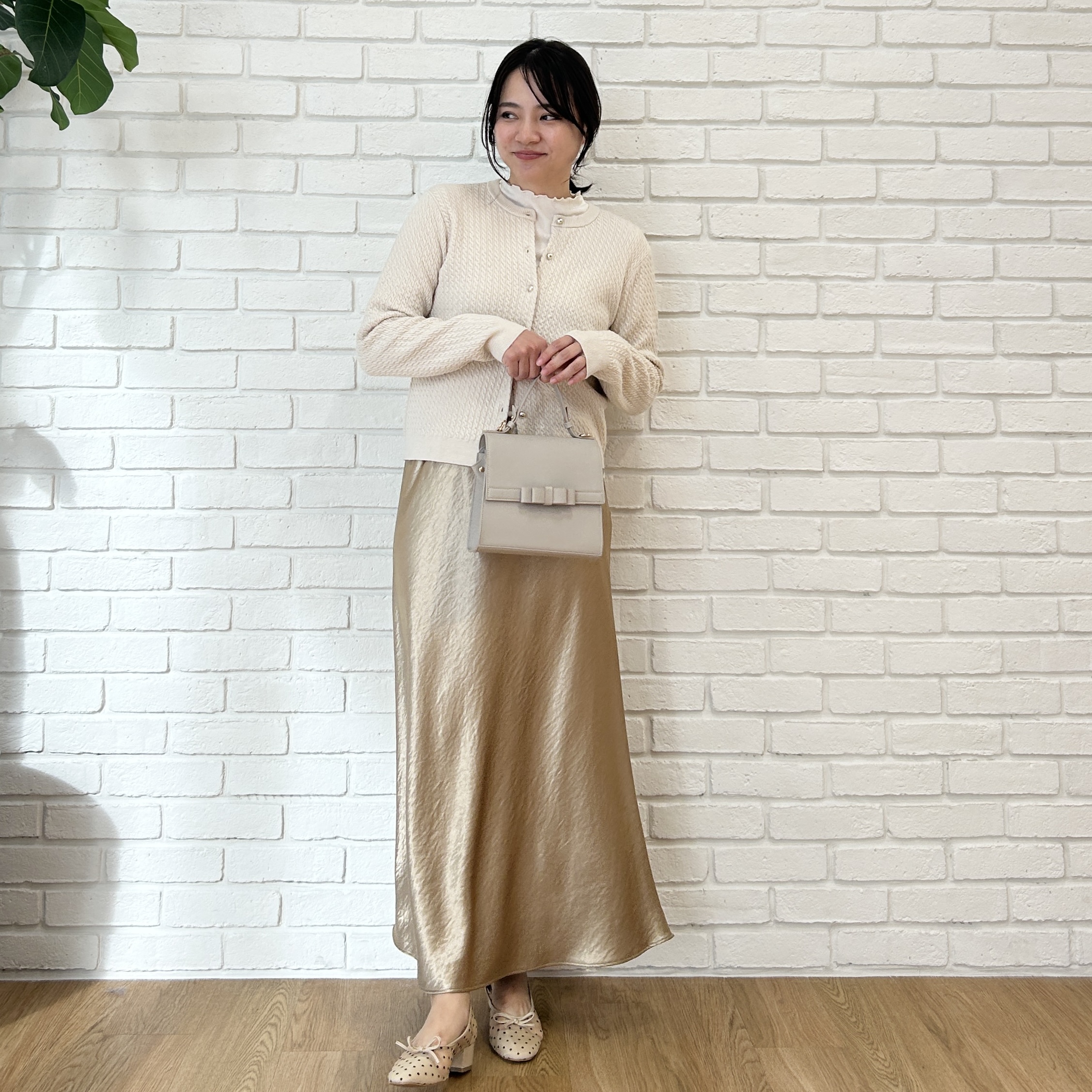 shinoさんの「Couture brooch｜【通勤にも休日にも】ケーブル カーディガン」を使ったコーディネート