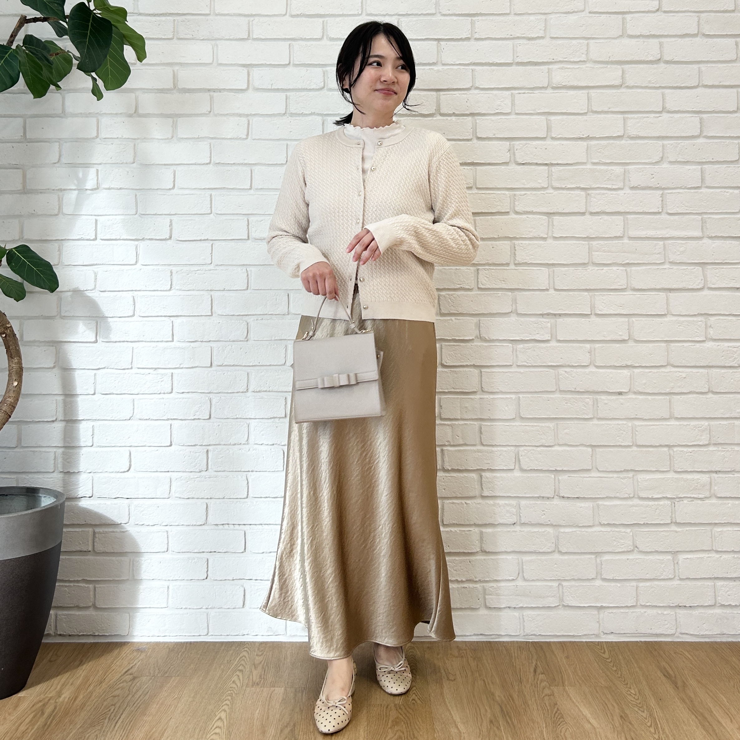 shinoさんの「Couture brooch｜【通勤にも休日にも】ケーブル カーディガン」を使ったコーディネート