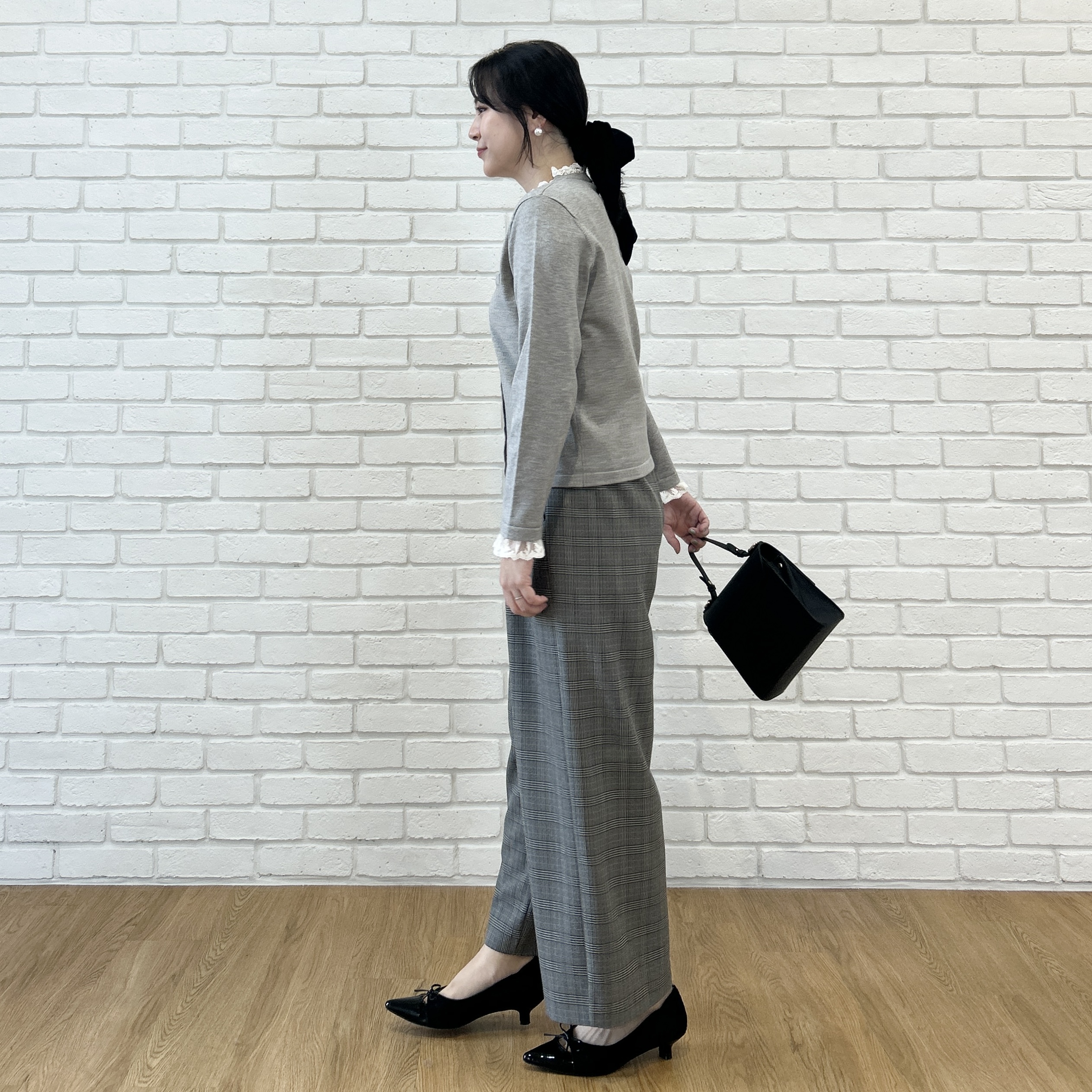 shinoさんの「Couture brooch｜【一枚で華やぐ】レースフリル カーディガン」を使ったコーディネート
