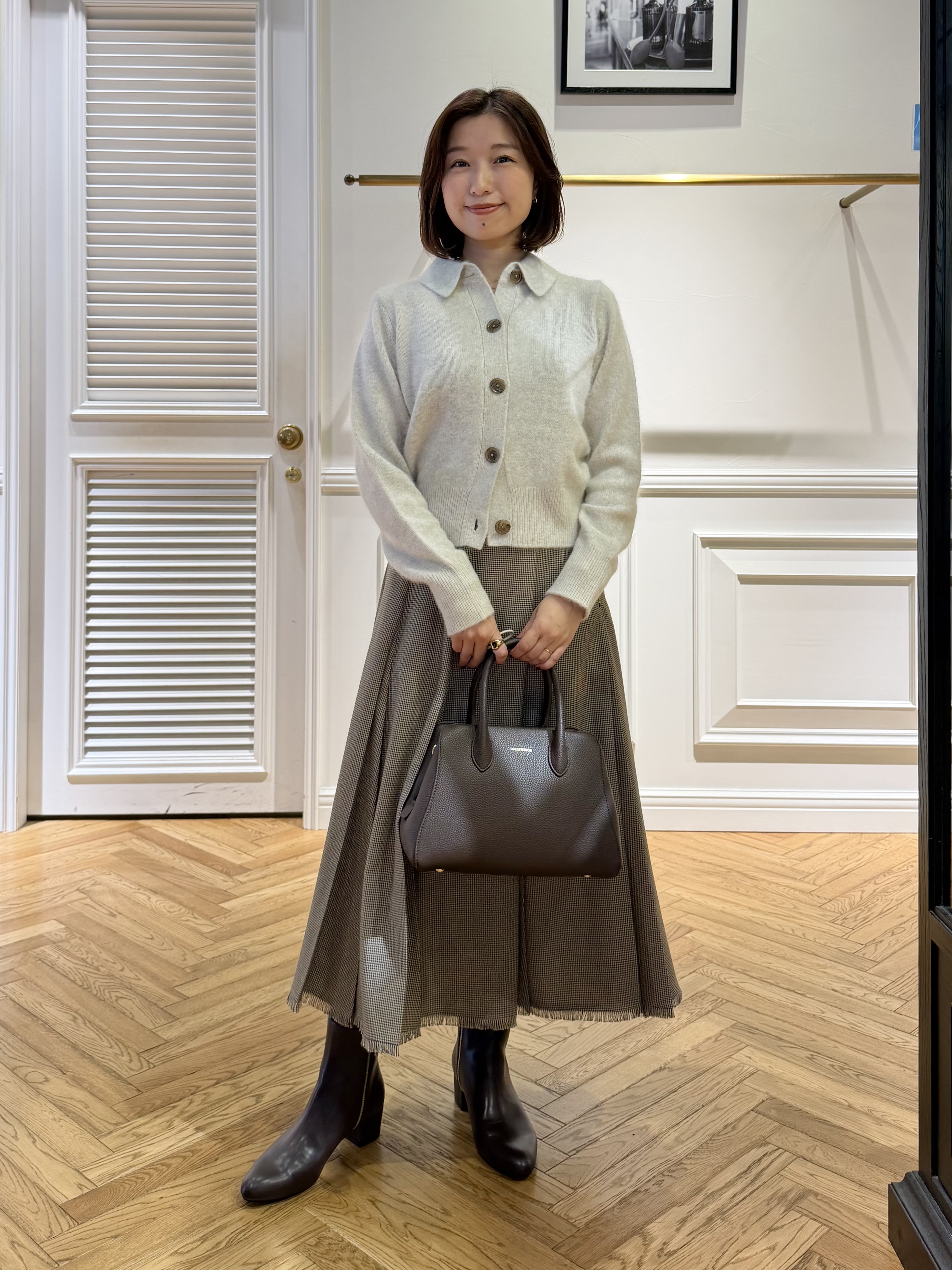 つじ まこさんの「DRESSTERIOR｜【肌ざわり◎】フォックスブレンドポロニットカーディガン」を使ったコーディネート