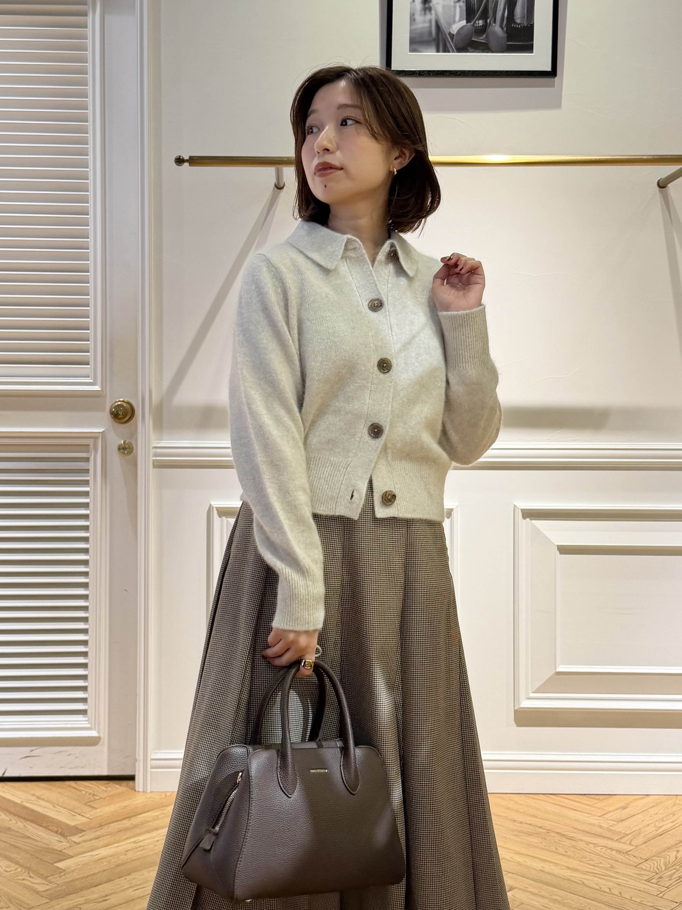つじ まこさんの「DRESSTERIOR｜【肌ざわり◎】フォックスブレンドポロニットカーディガン」を使ったコーディネート