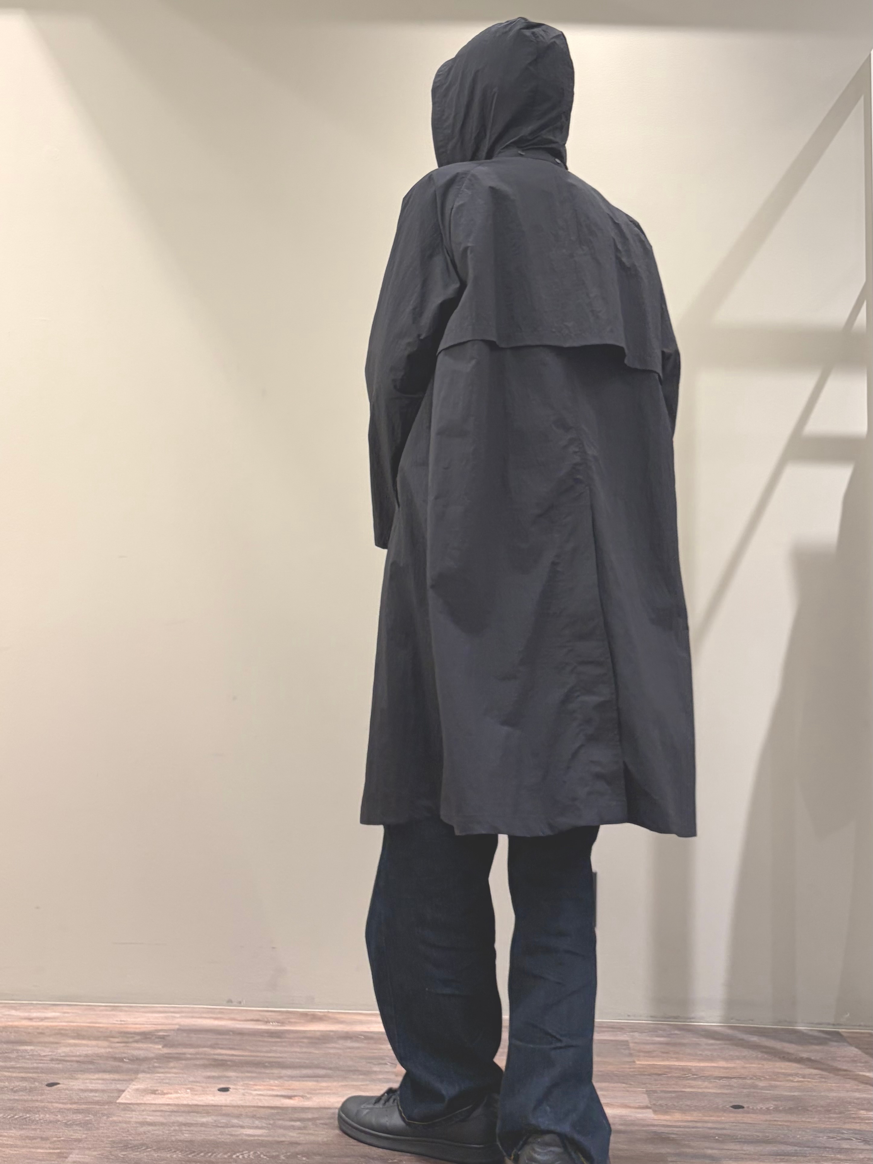 菅原さんの「Dessin｜フード取り外し 撥水ナイロンコート」を使ったコーディネート