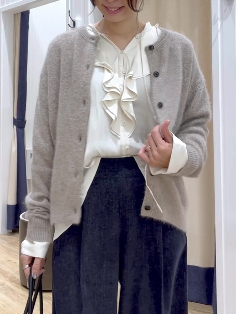 canaさんの「Dessin｜【洗える/秋レイヤード】マットサテン ラッフルフリルブラウス」を使ったコーディネート