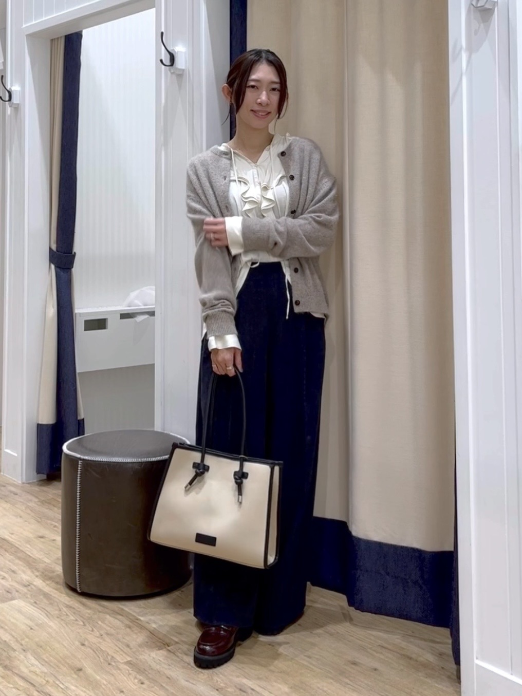 canaさんの「Dessin｜【洗える/秋レイヤード】マットサテン ラッフルフリルブラウス」を使ったコーディネート