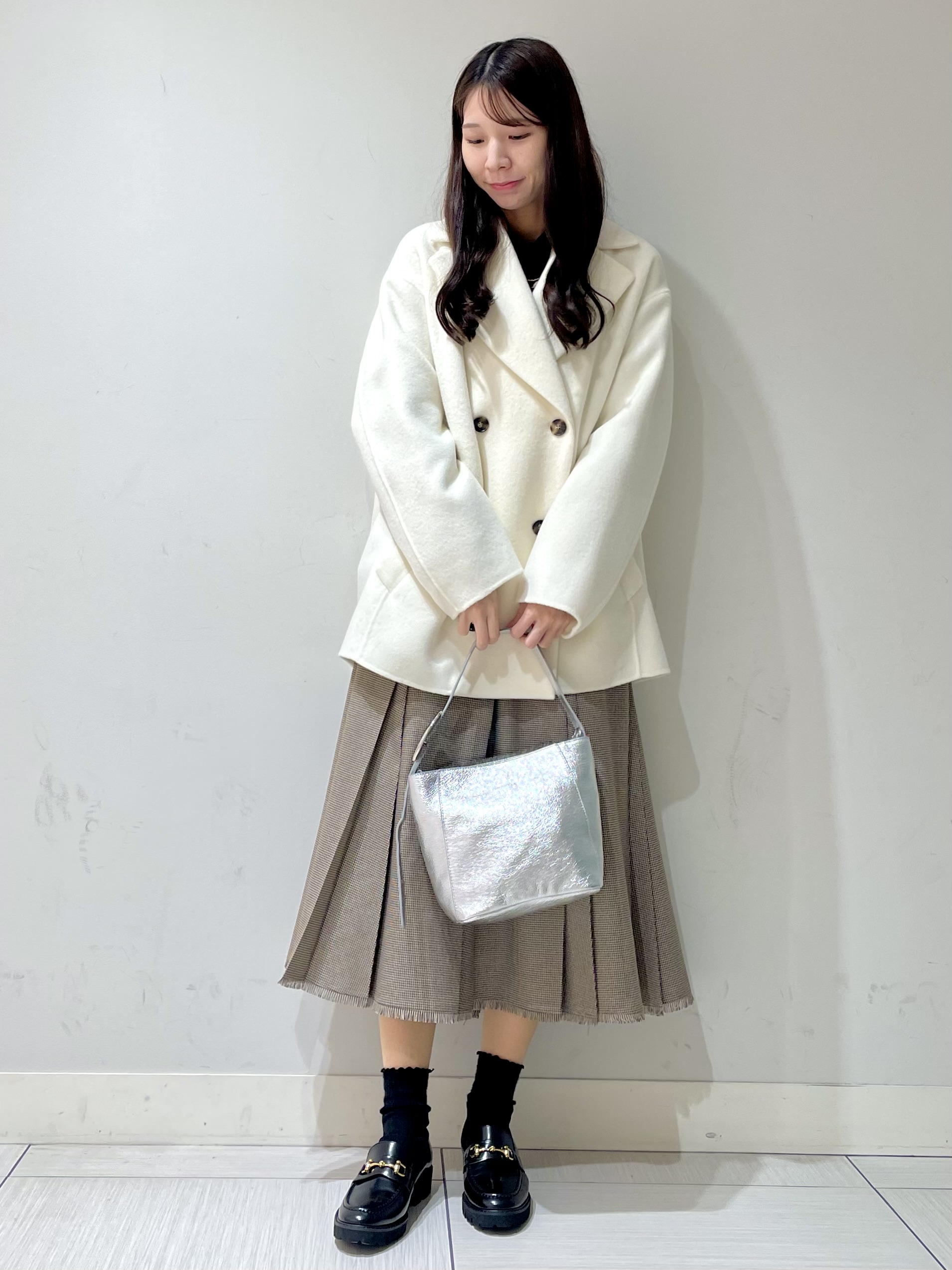 ことさんの「DRESSTERIOR｜【美シルエット/上品】Super120シャルムウールブレンドミドルコート」を使ったコーディネート