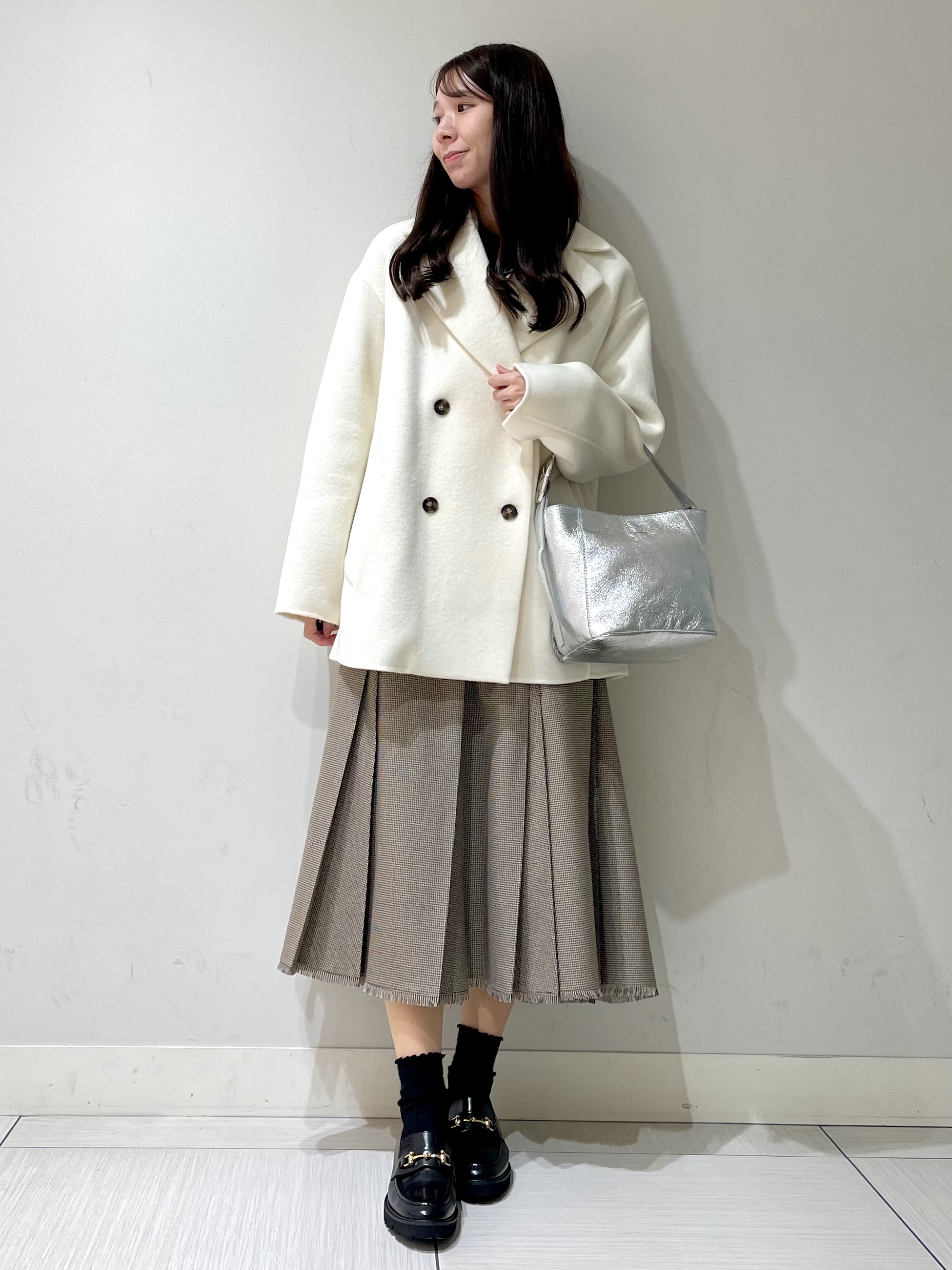 ことさんの「DRESSTERIOR｜【美シルエット/上品】Super120シャルムウールブレンドミドルコート」を使ったコーディネート
