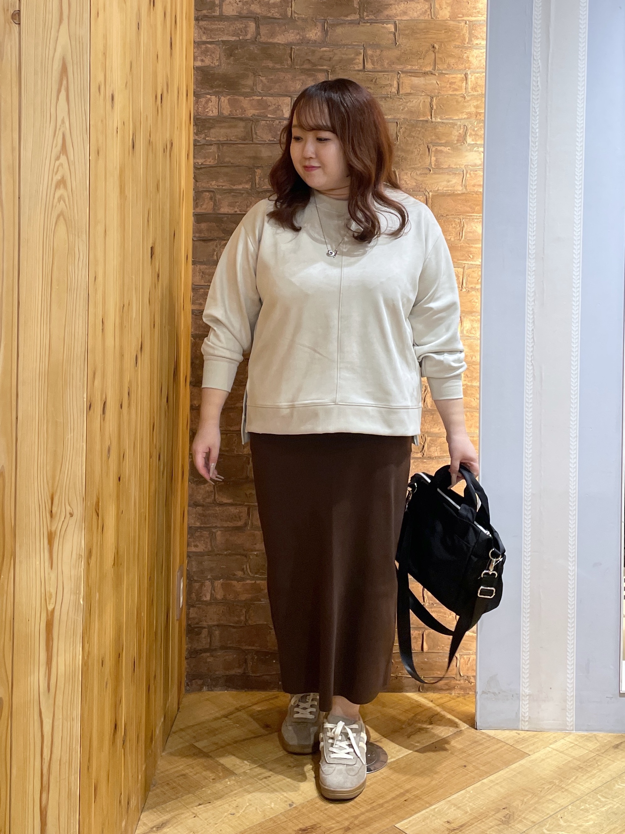 Risaさんの「SHOO･LA･RUE｜【S-LL/体型カバー/セットアップ可】インせず着られる やわらか スエード調トップス」を使ったコーディネート
