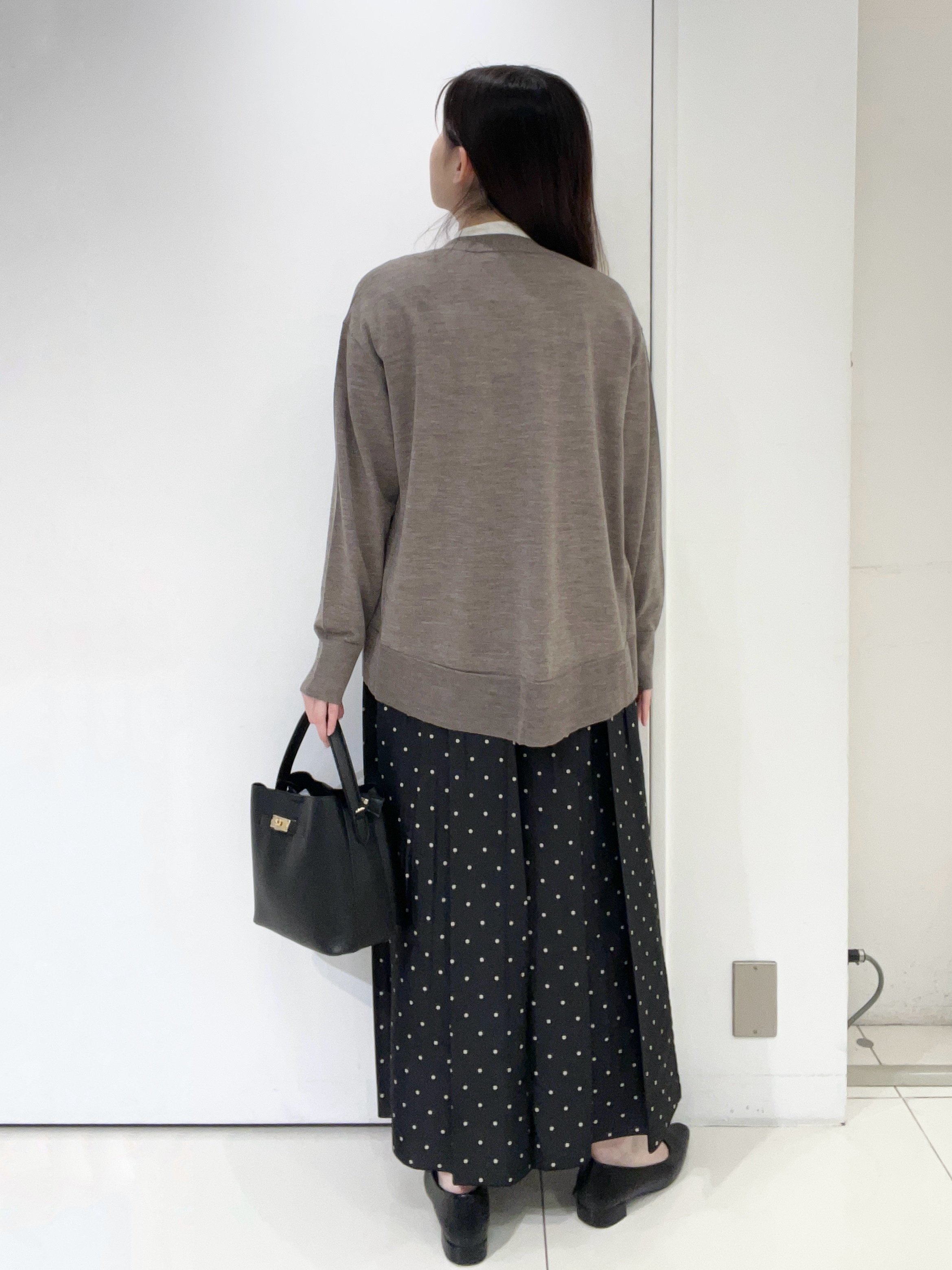 moeさんの「UNTITLED｜【アンサンブル可/秋羽織り/通勤】シルクウールカシミヤカーディガン」を使ったコーディネート