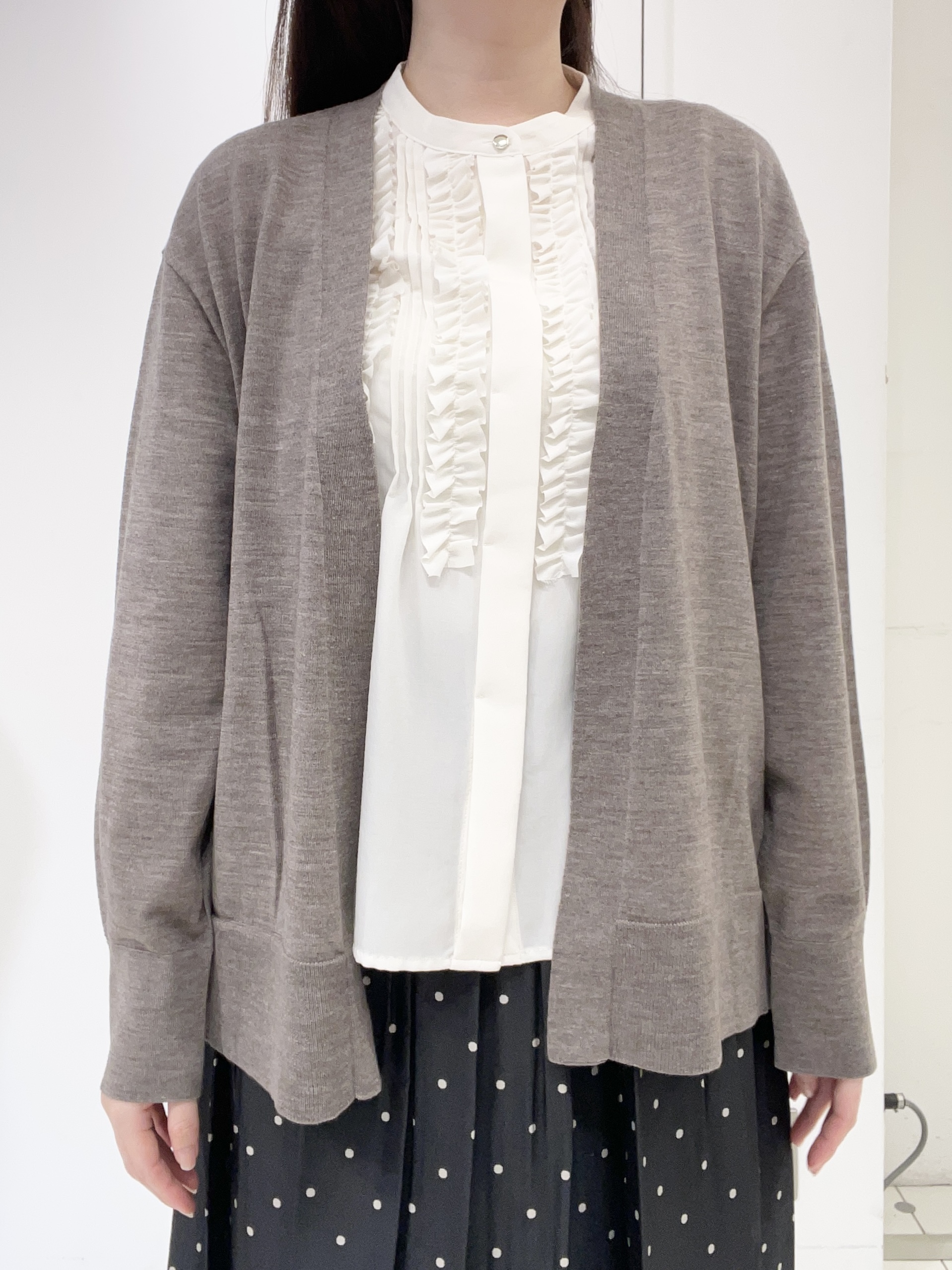 moeさんの「UNTITLED｜【アンサンブル可/秋羽織り/通勤】シルクウールカシミヤカーディガン」を使ったコーディネート