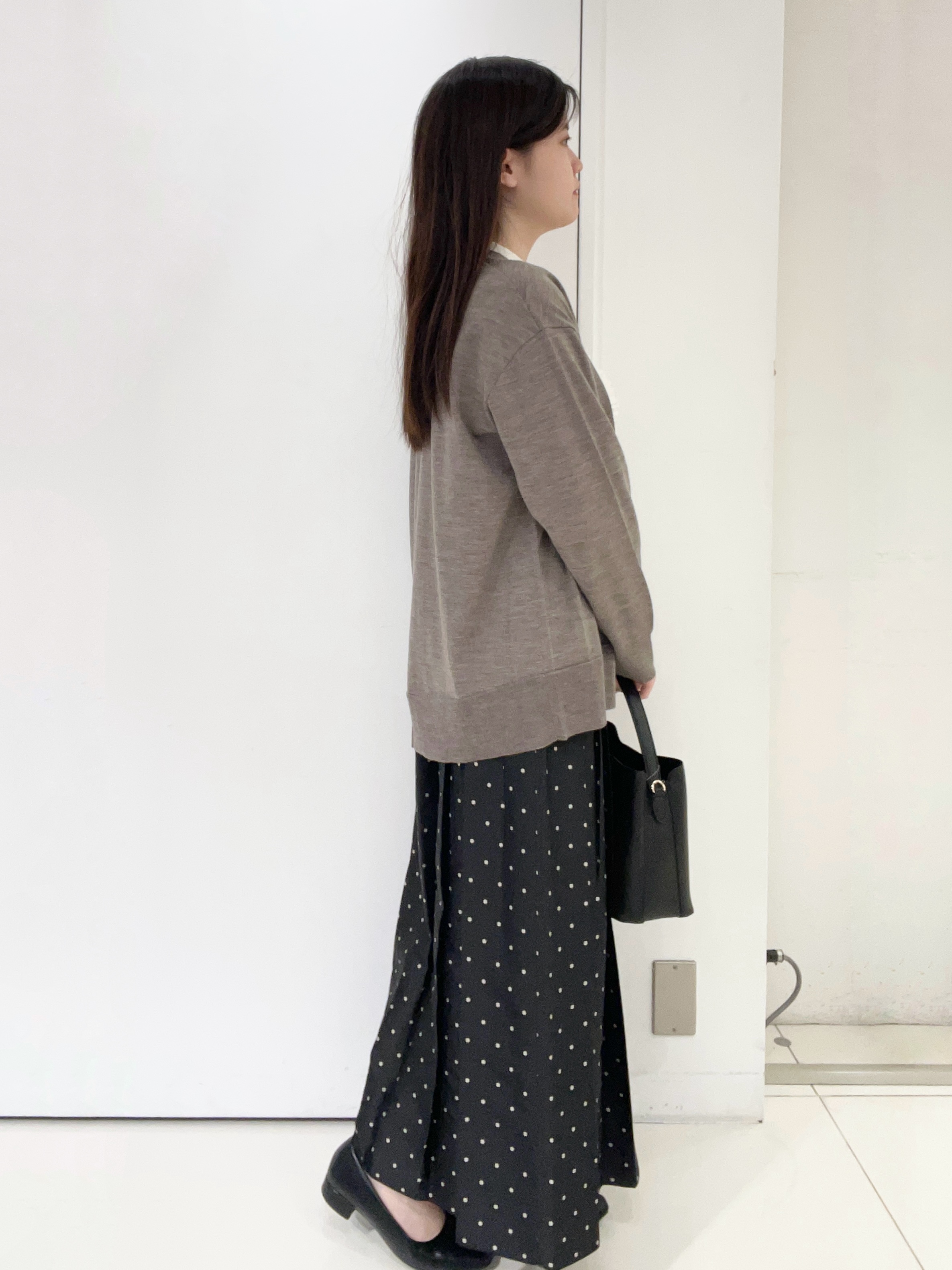 moeさんの「UNTITLED｜【アンサンブル可/秋羽織り/通勤】シルクウールカシミヤカーディガン」を使ったコーディネート