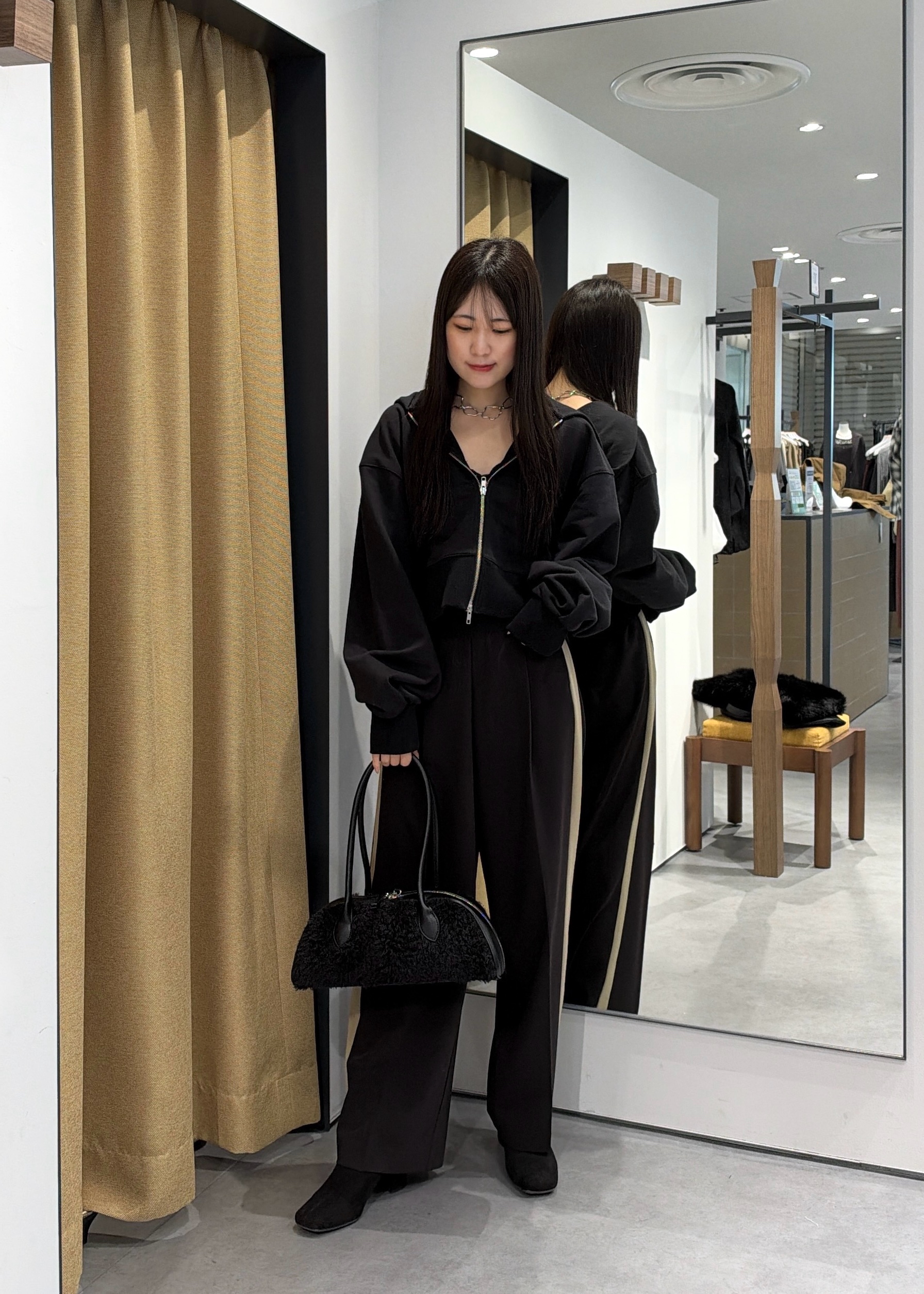 Renoさんの「INDIVI｜コンパクト裏毛ジップパーカー」を使ったコーディネート
