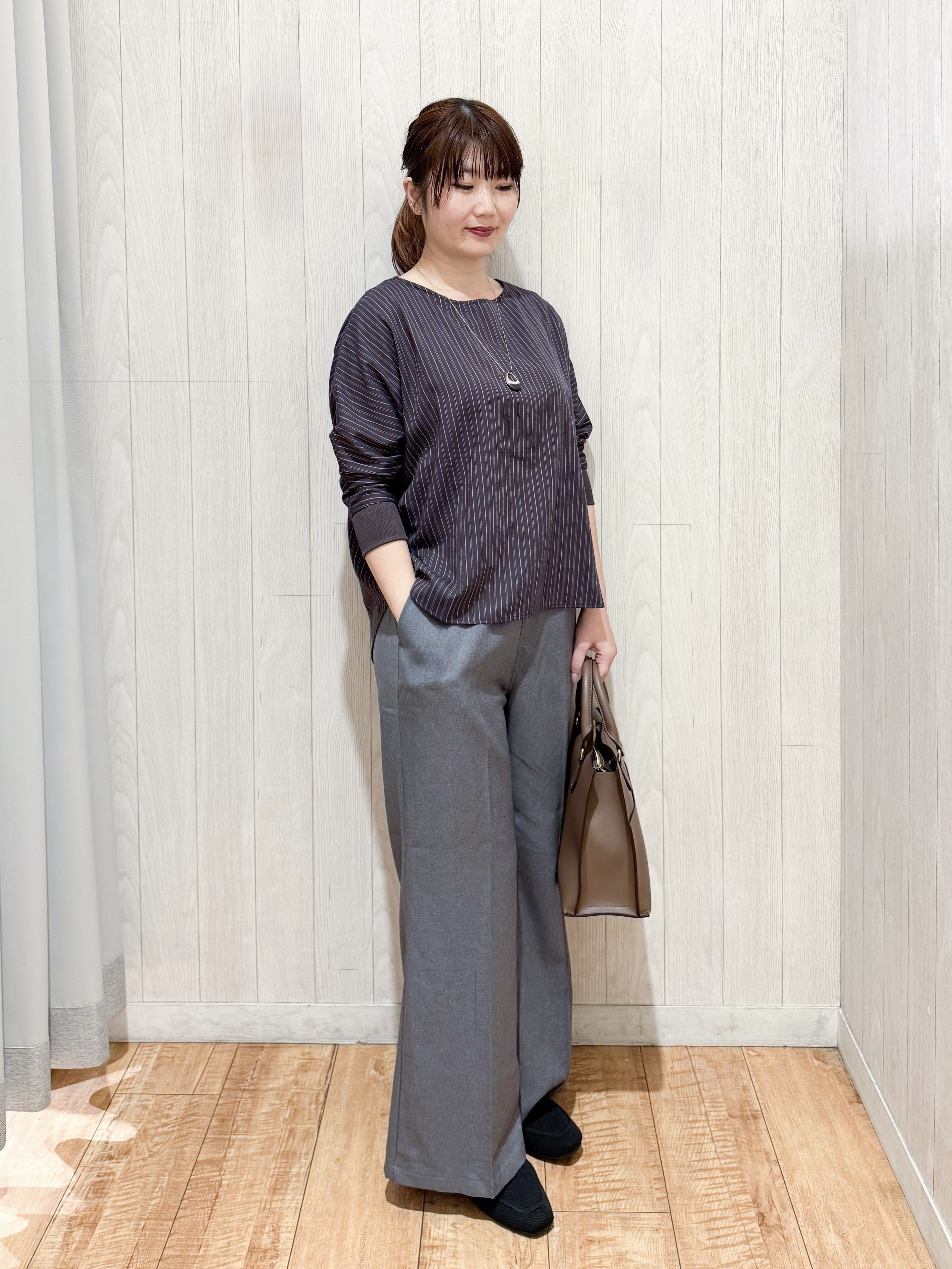 愛さんの「SHOO･LA･RUE｜【セットアップ可/洗濯機可】軽やかに羽織れる スポンディッシュ ニットカーディガン」を使ったコーディネート