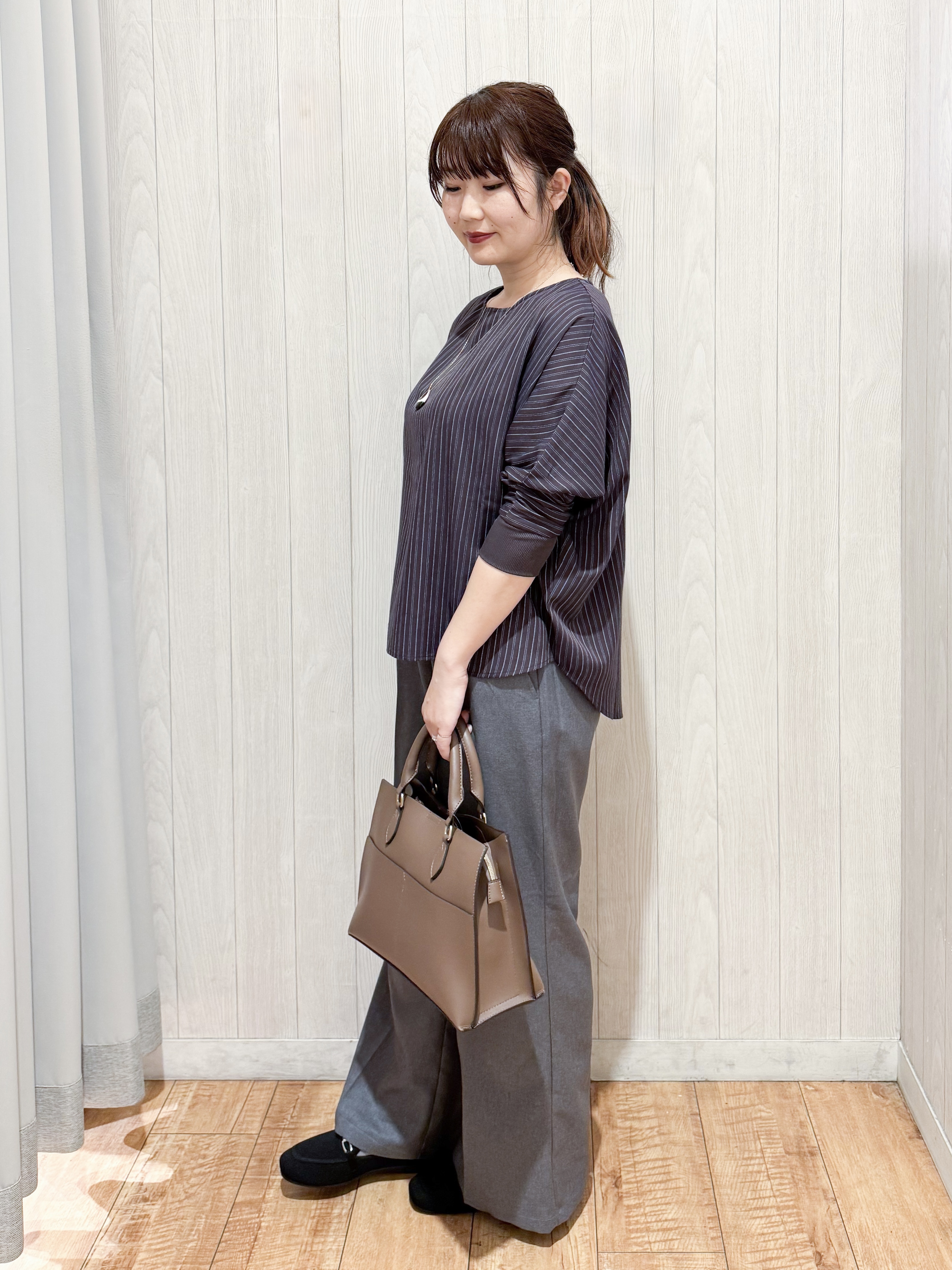 愛さんの「SHOO･LA･RUE｜【セットアップ可/洗濯機可】軽やかに羽織れる スポンディッシュ ニットカーディガン」を使ったコーディネート