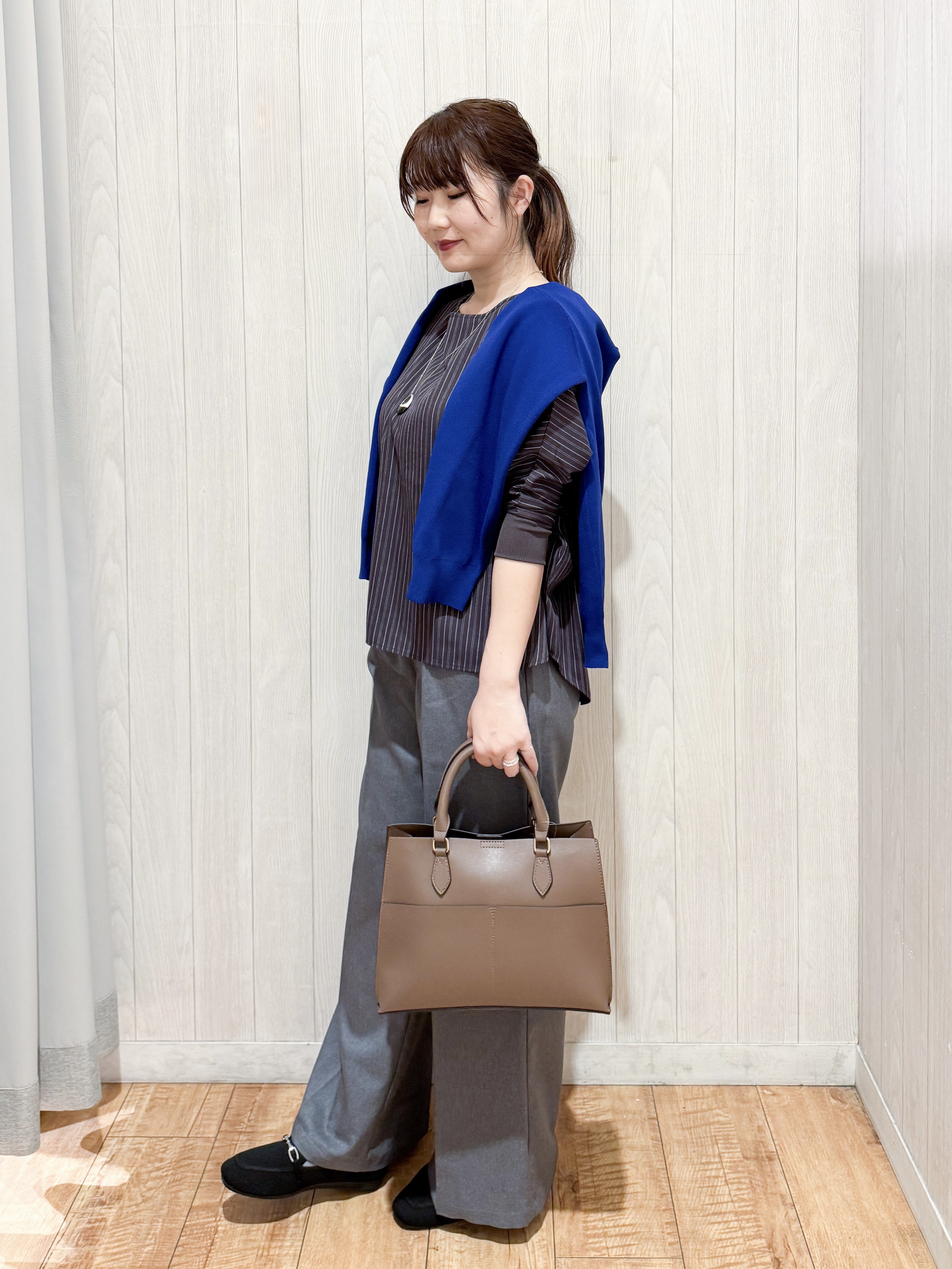 愛さんの「SHOO･LA･RUE｜【セットアップ可/洗濯機可】軽やかに羽織れる スポンディッシュ ニットカーディガン」を使ったコーディネート