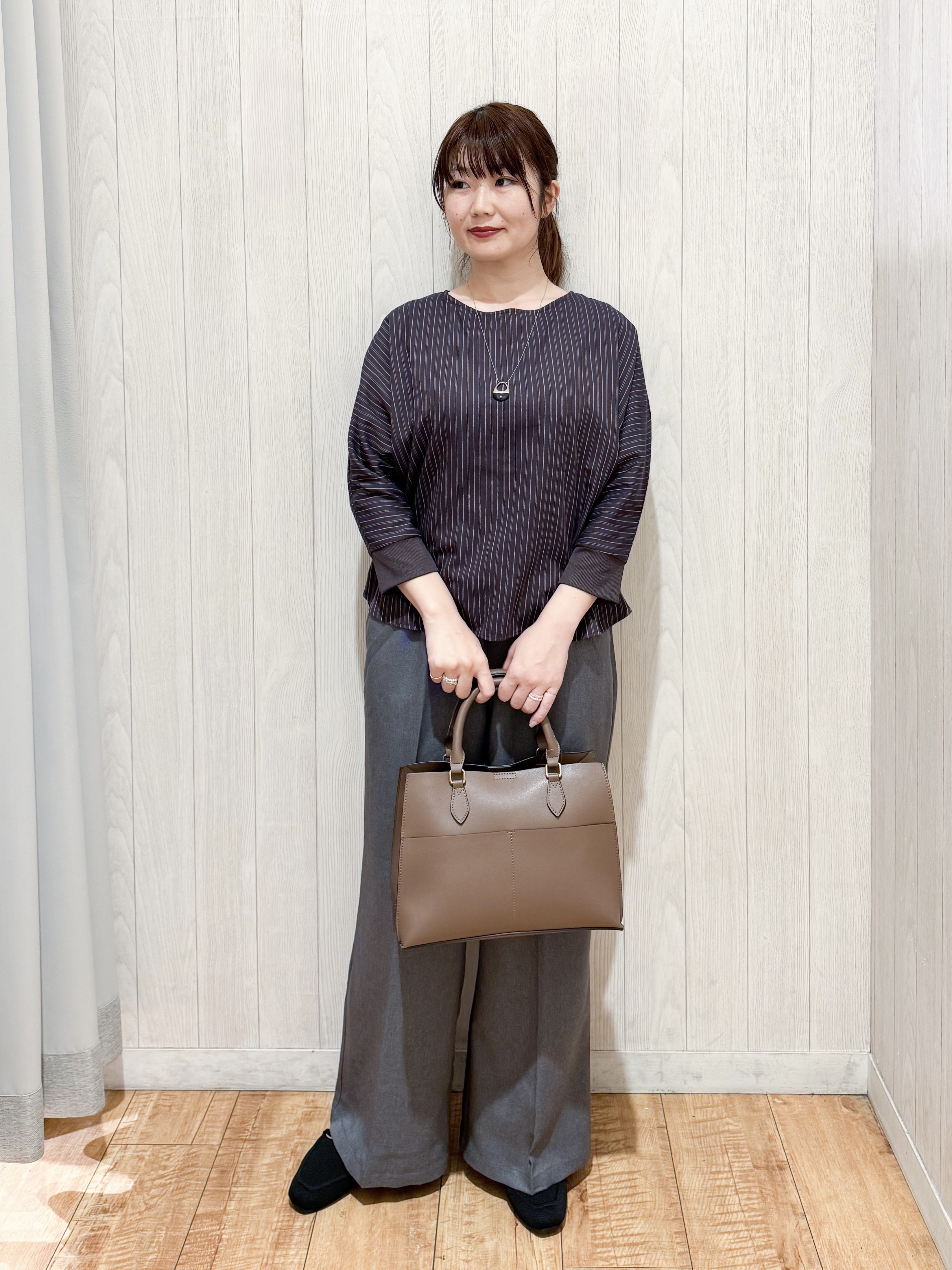 愛さんの「SHOO･LA･RUE｜【セットアップ可/洗濯機可】軽やかに羽織れる スポンディッシュ ニットカーディガン」を使ったコーディネート
