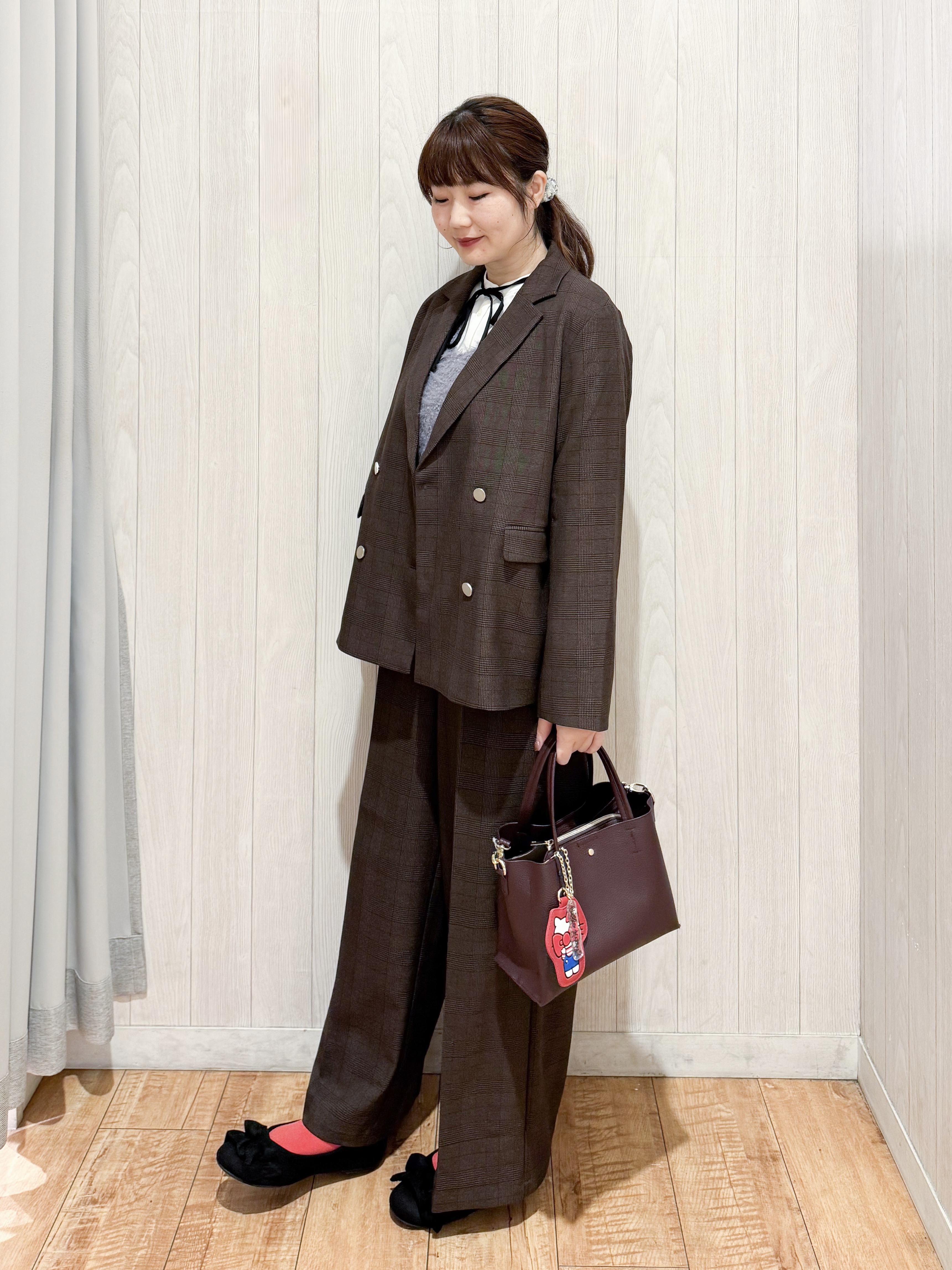 愛さんの「SHOO･LA･RUE｜【セットアップ可/洗濯後しわになりにくい】ウールフィール ダブルジャケット」を使ったコーディネート