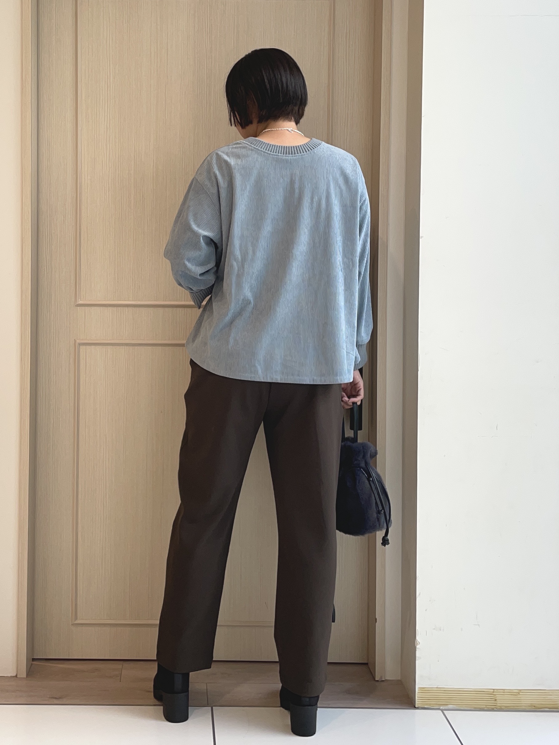 大畠和沙さんの「SHOO･LA･RUE｜【S-LL/洗濯機可/前後2WAY】大人カジュアルにきまる コーデュロイトップス」を使ったコーディネート