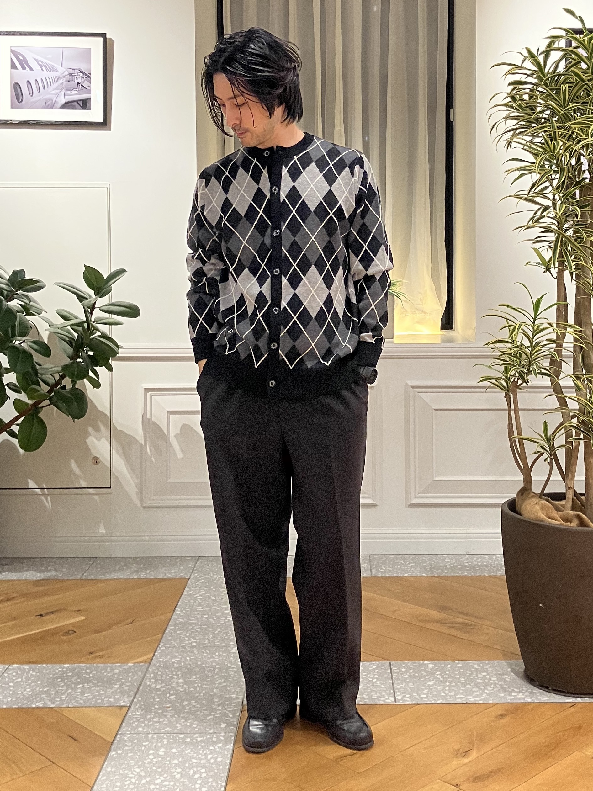junyaさんの「DRESSTERIOR｜アーガイル ラウンドネックカーディガン」を使ったコーディネート