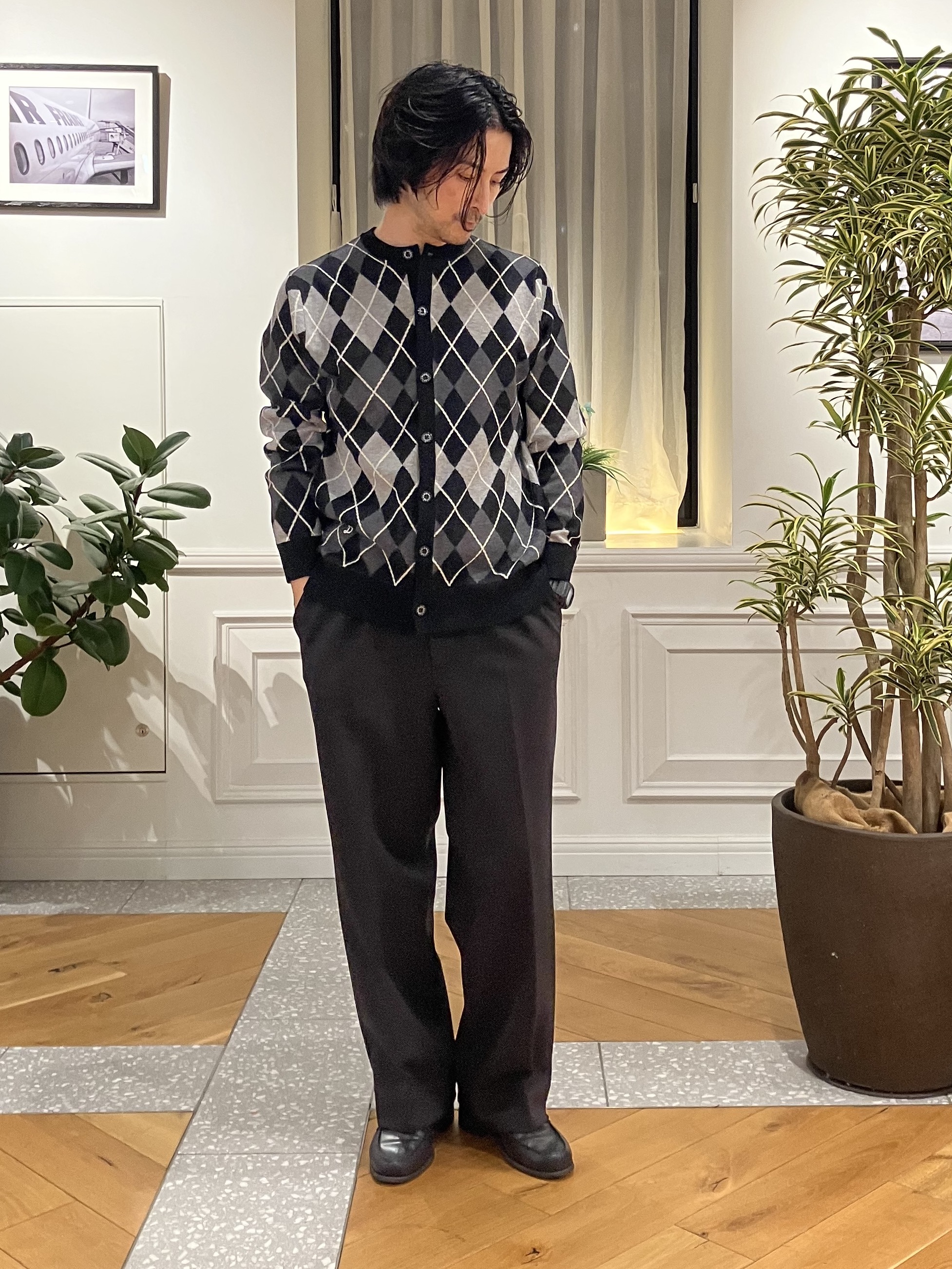 junyaさんの「DRESSTERIOR｜アーガイル ラウンドネックカーディガン」を使ったコーディネート